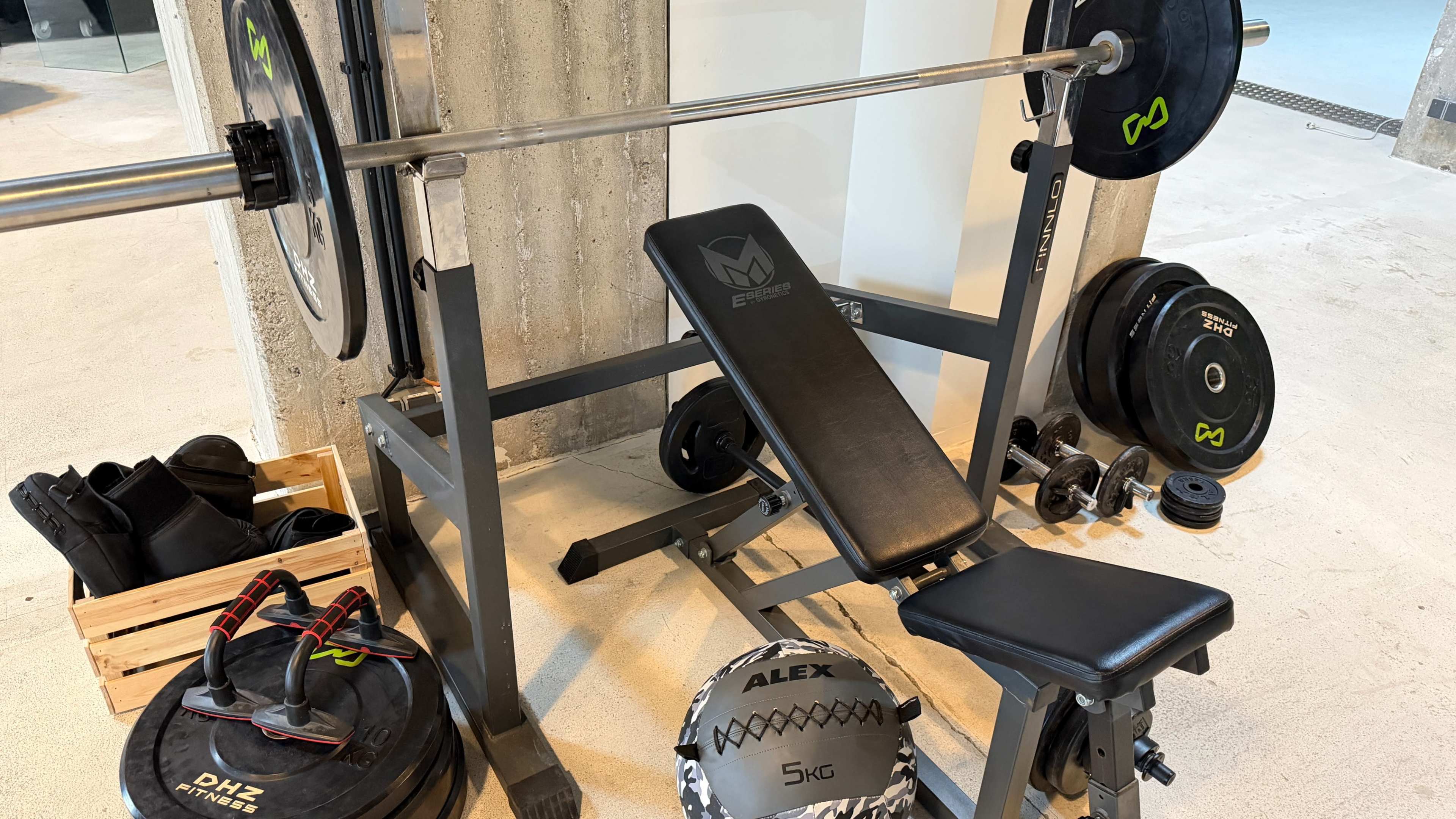 Sport & Fitness Set (Concrete/Beton Loft) in Berlin-Charlottenburg Image in Wilmersdorf, Berlin