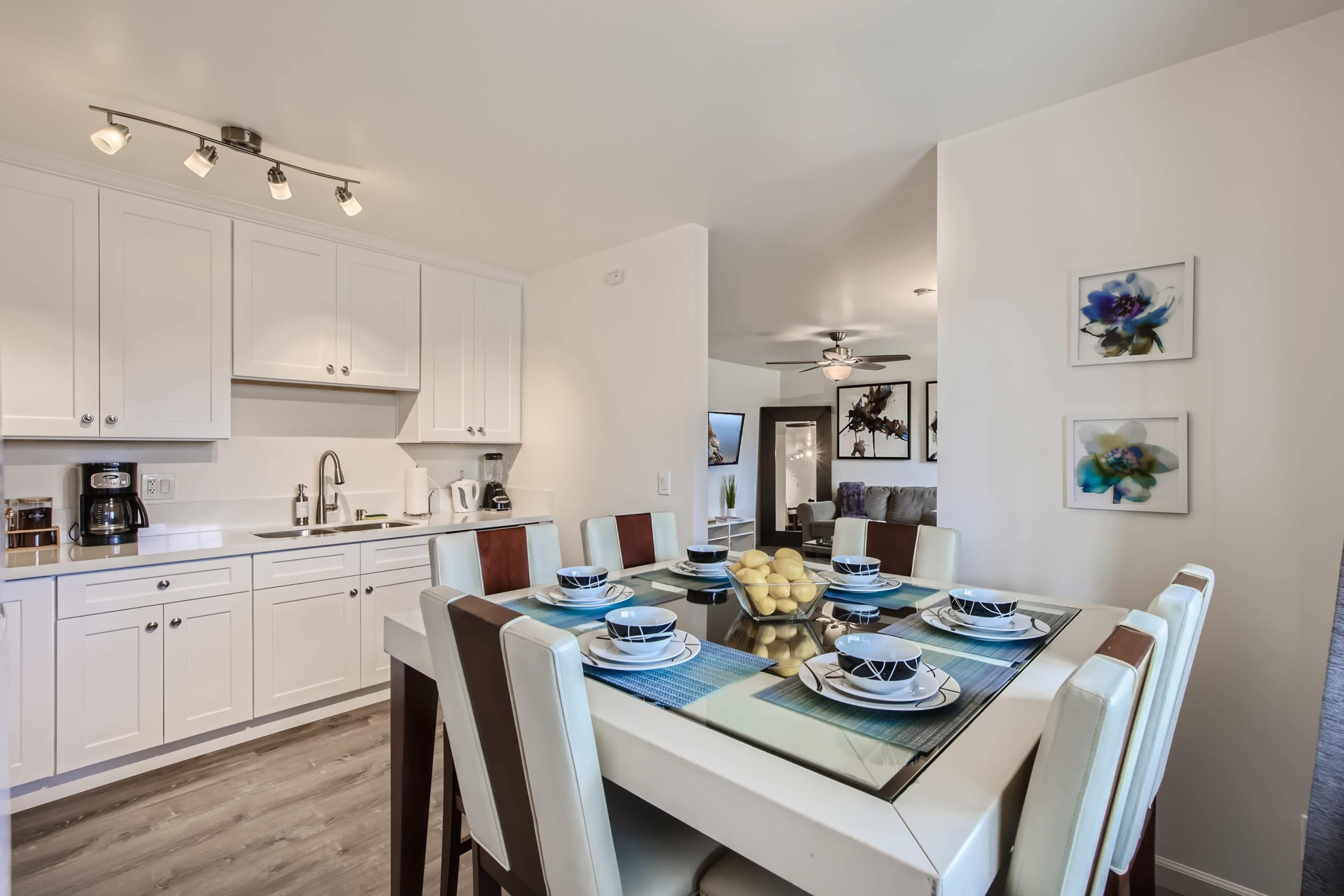 Oceanside 6BR with Backyard - 15 Min To Beach Image in North Valley, Oceanside, CA