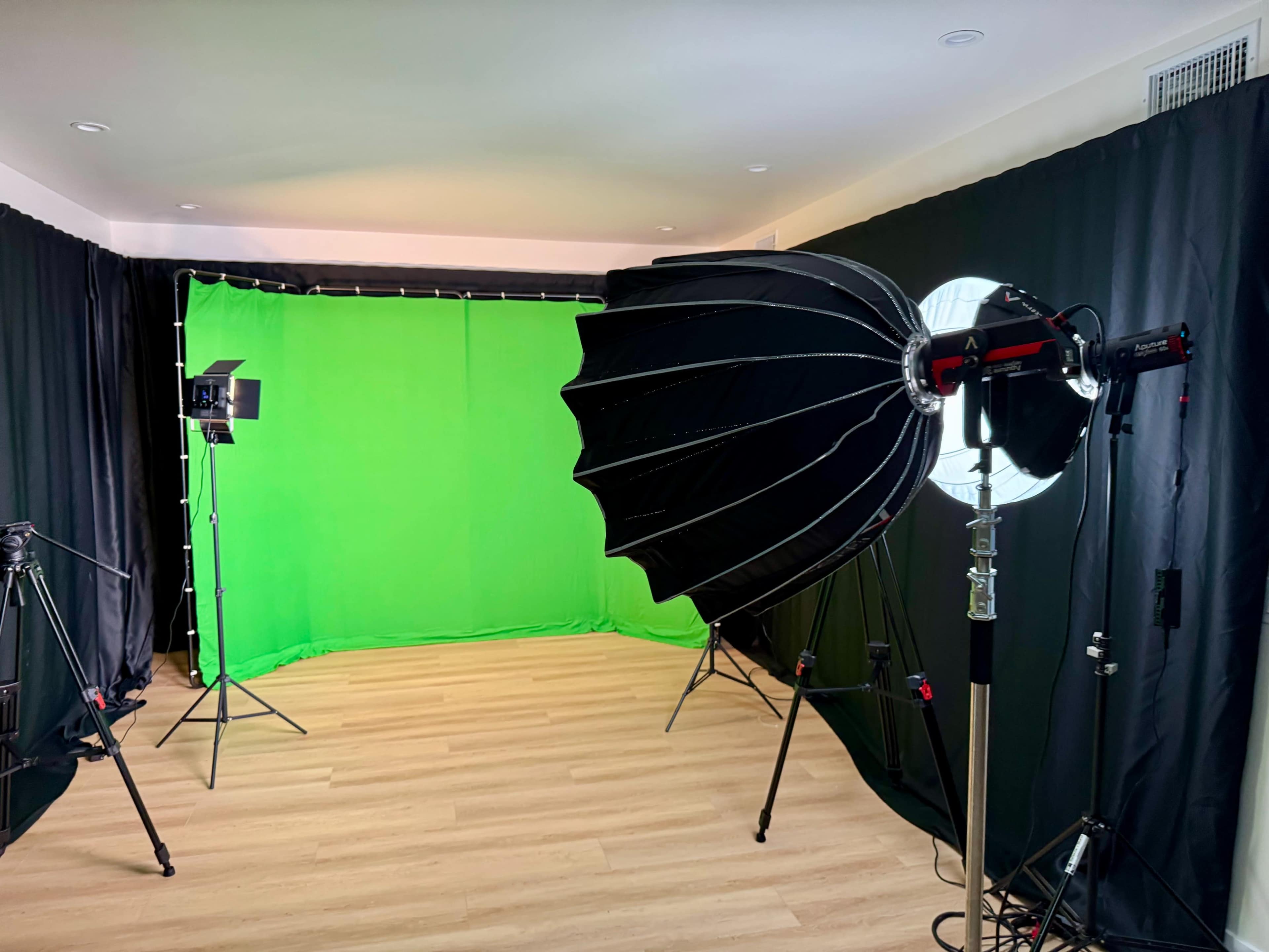 Versatile Green Screen Studio For Film, Video, and Photo Shoots Image in Woodland Hills, Woodland Hills, CA