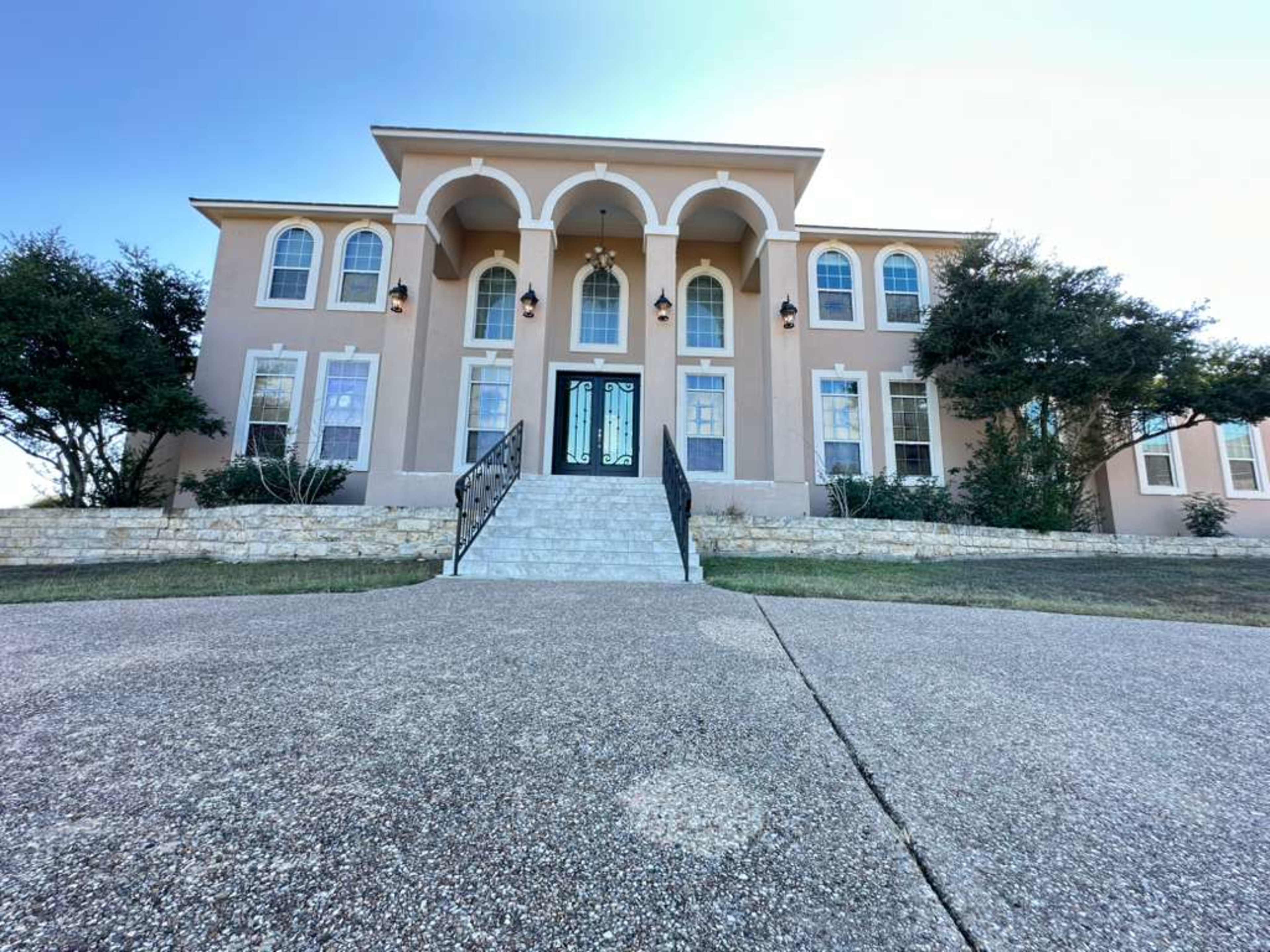 Elegant Large-Lot Home for Small Weddings & Gatherings Image in , Georgetown, TX