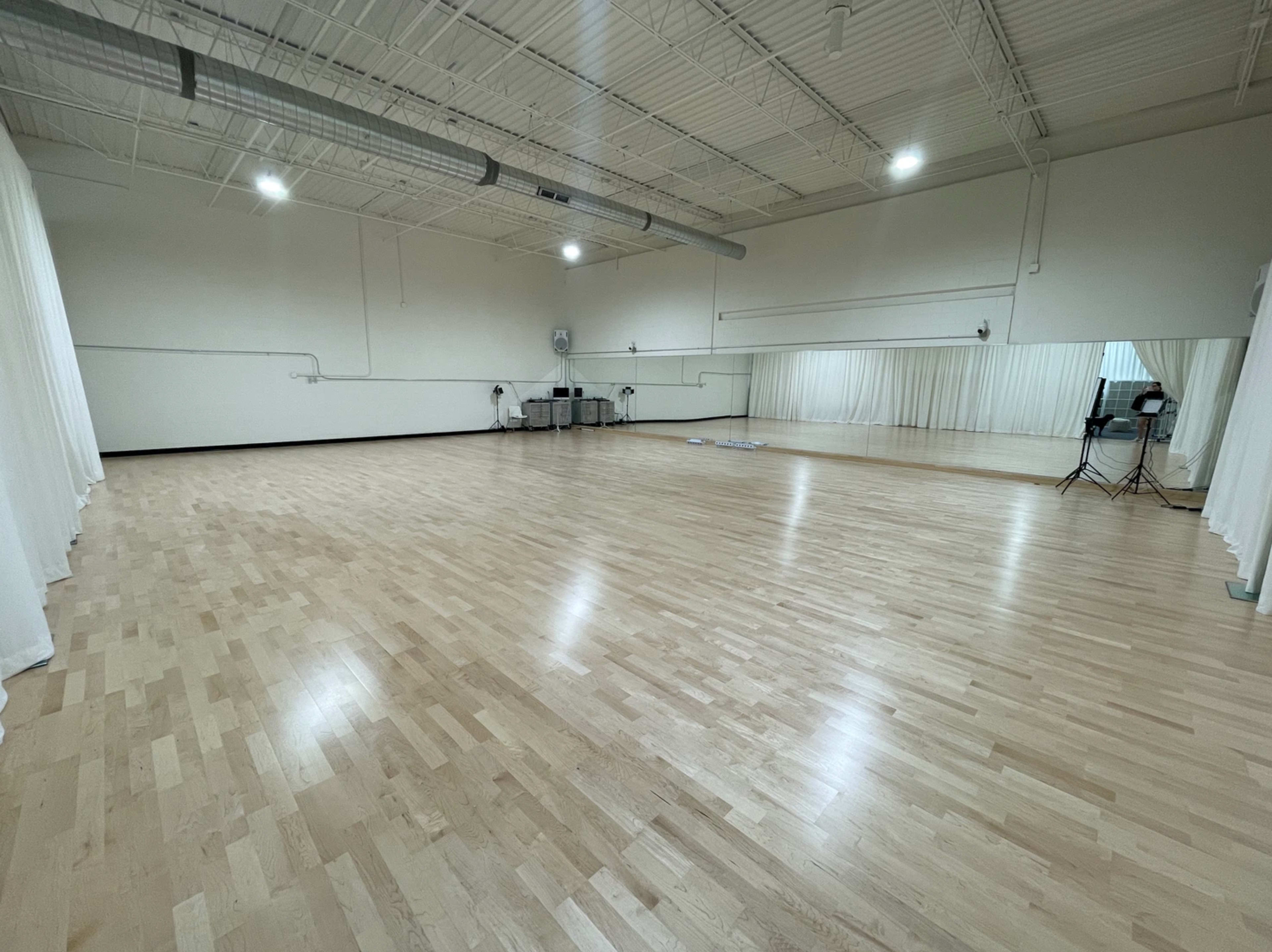 Modern Clean Event Studio Space Image in Troy, Troy, MI