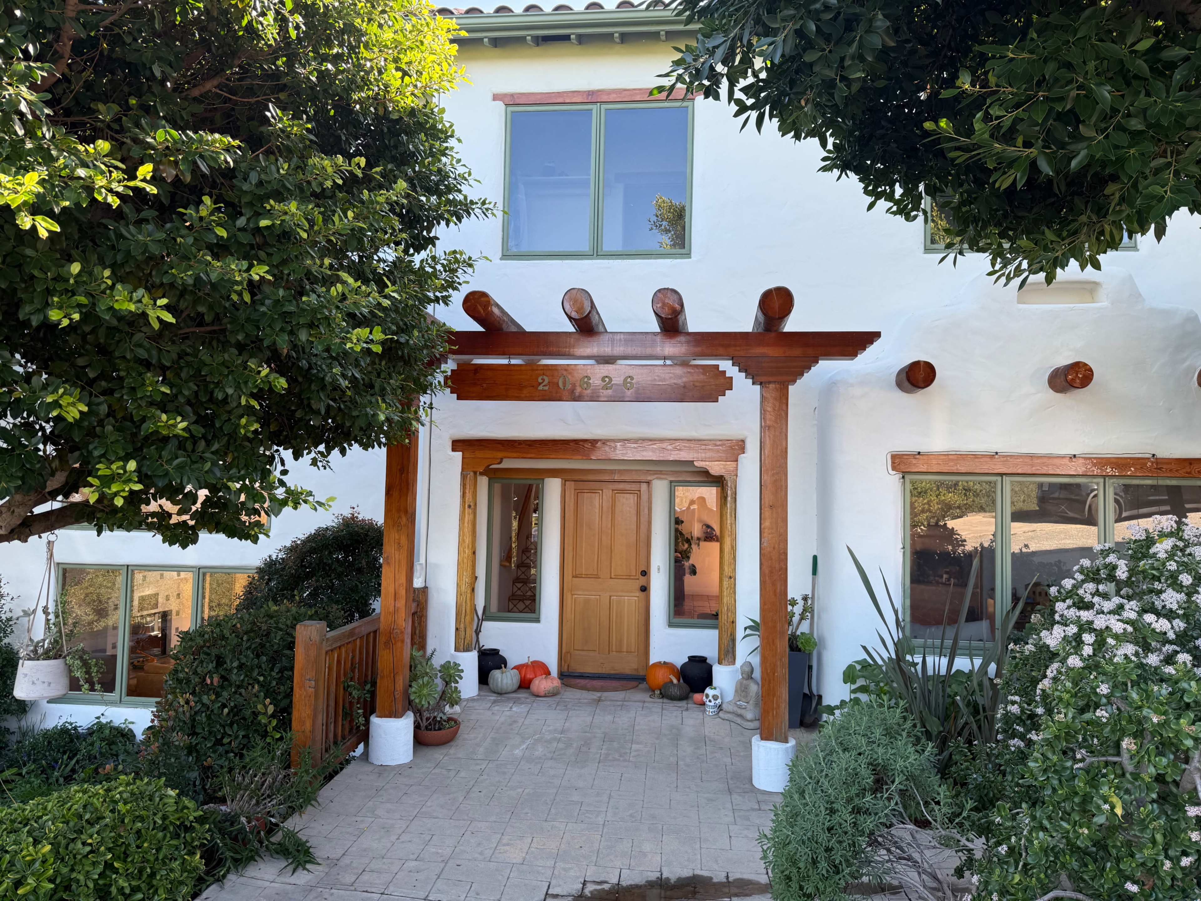 Bright Spanish/Southwestern style home surrounded by Mountain View’s Image in Fernwood, Topanga, CA