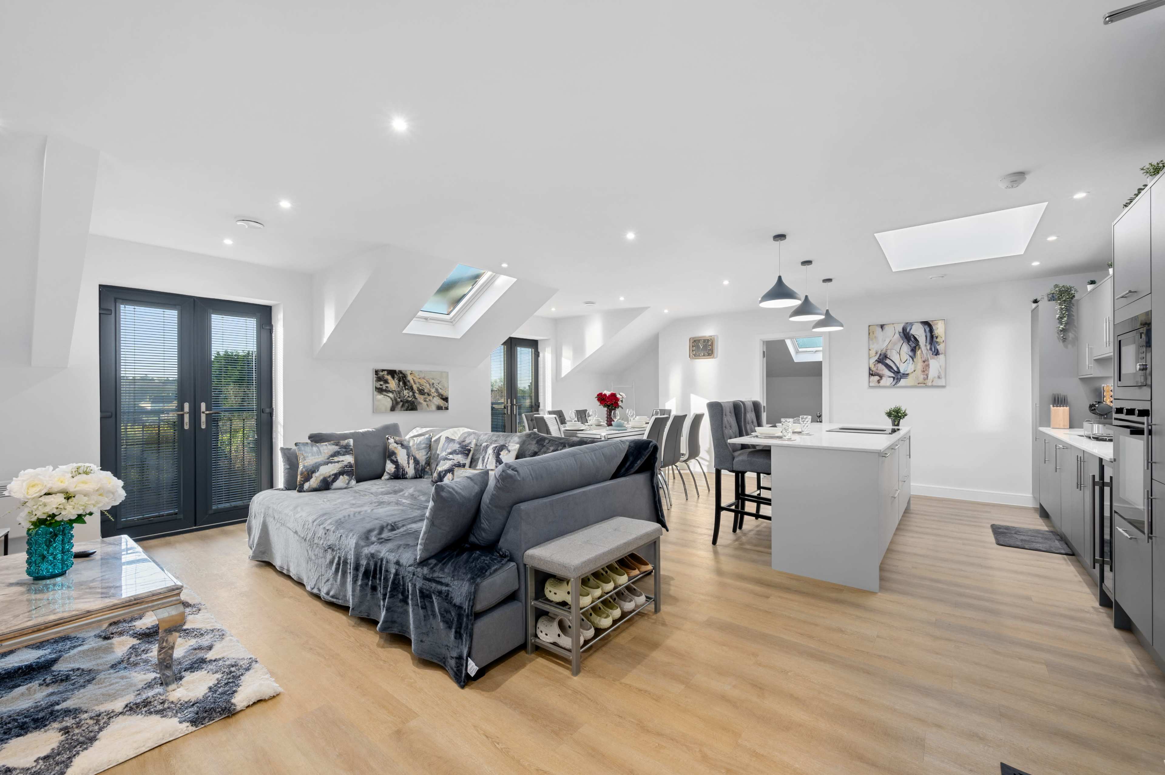 Modern Penthouse with beautiful aesthetic views and amenities Image in Northern Moor, Wythenshawe, ENG