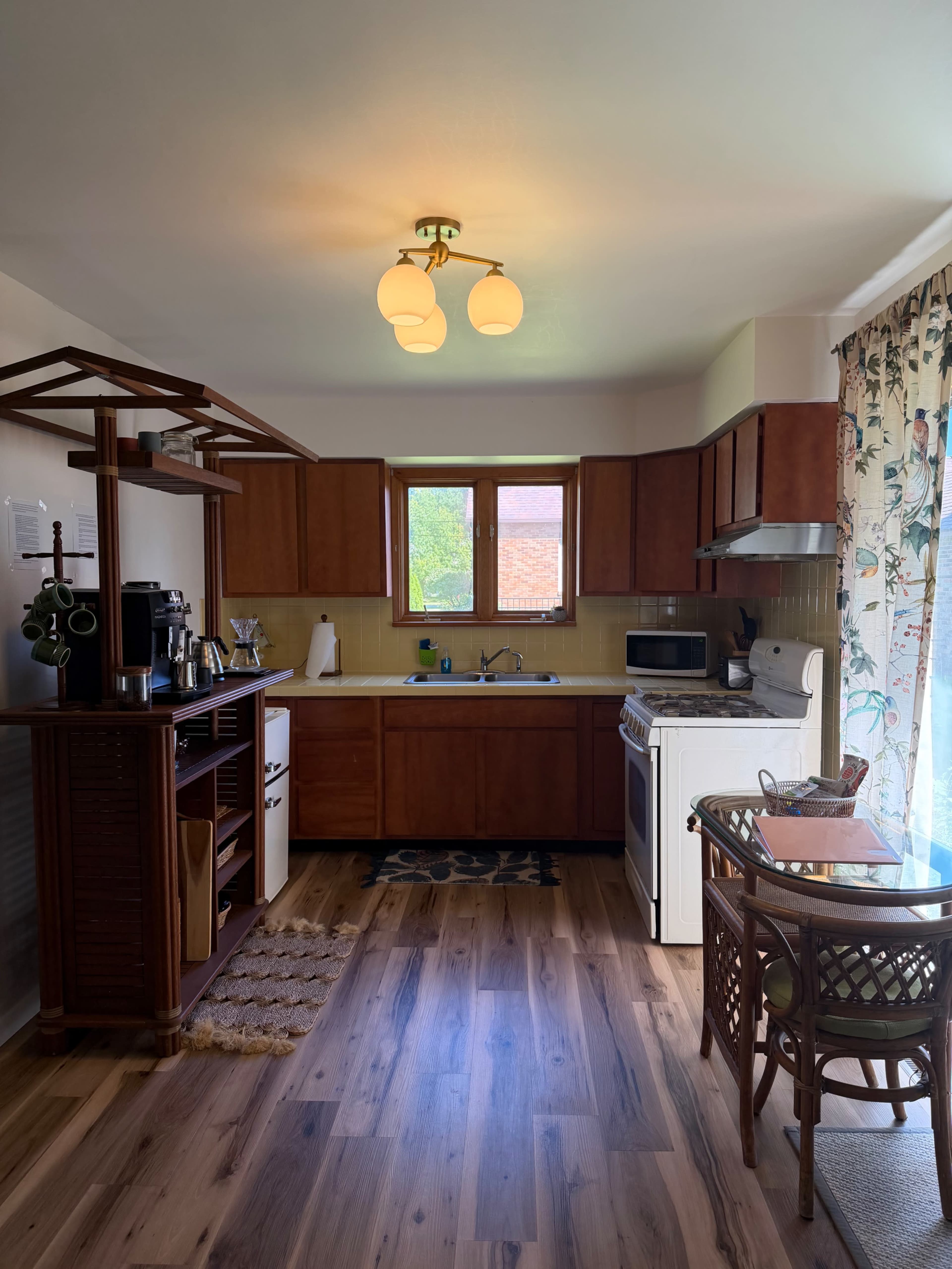 Midcentury Modern Suite Image in Concord Township, Elkhart, IN