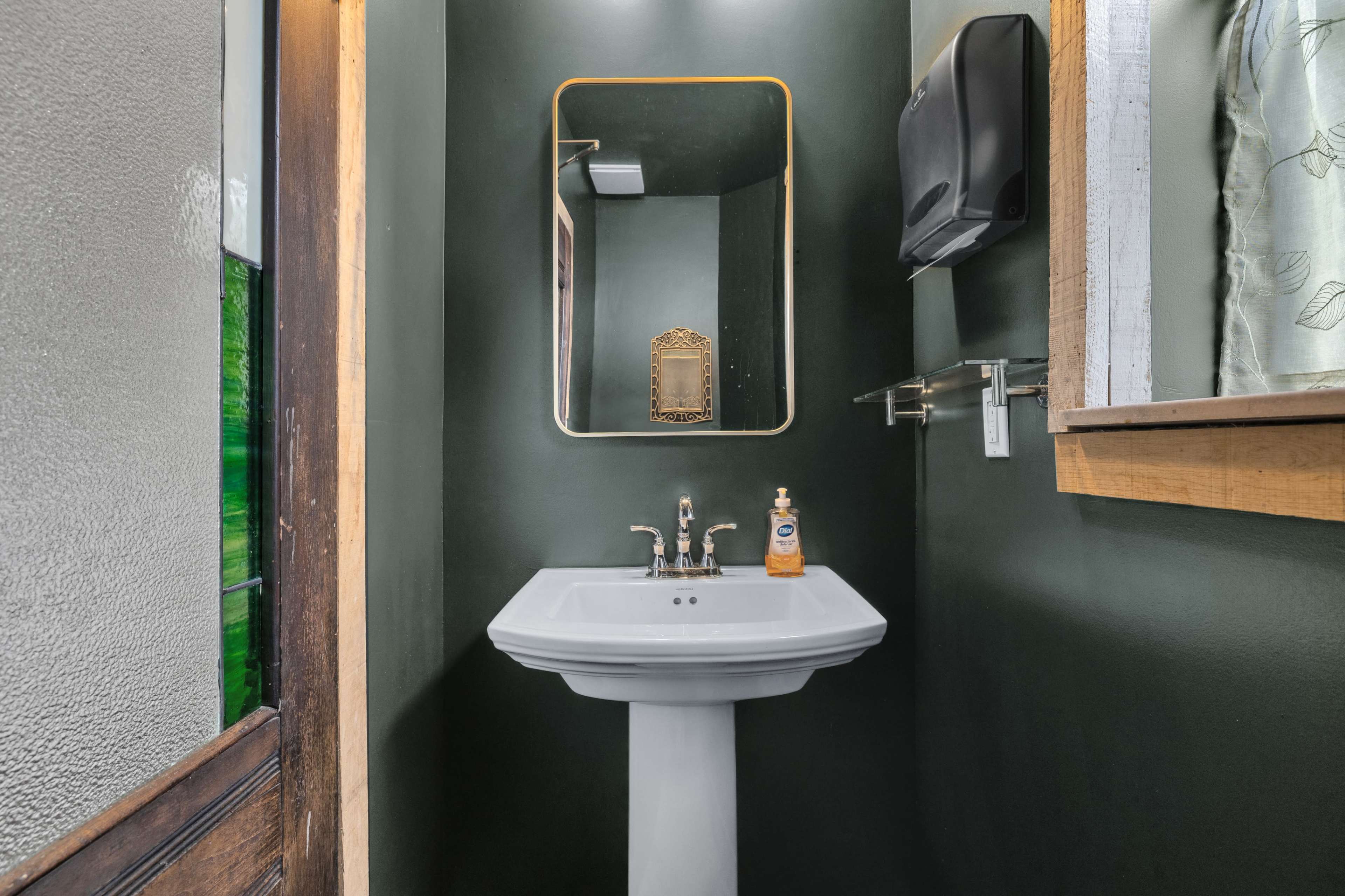 Downtown Rustic Chic Space with Green Gardens Image in Hillside, Indianapolis, IN