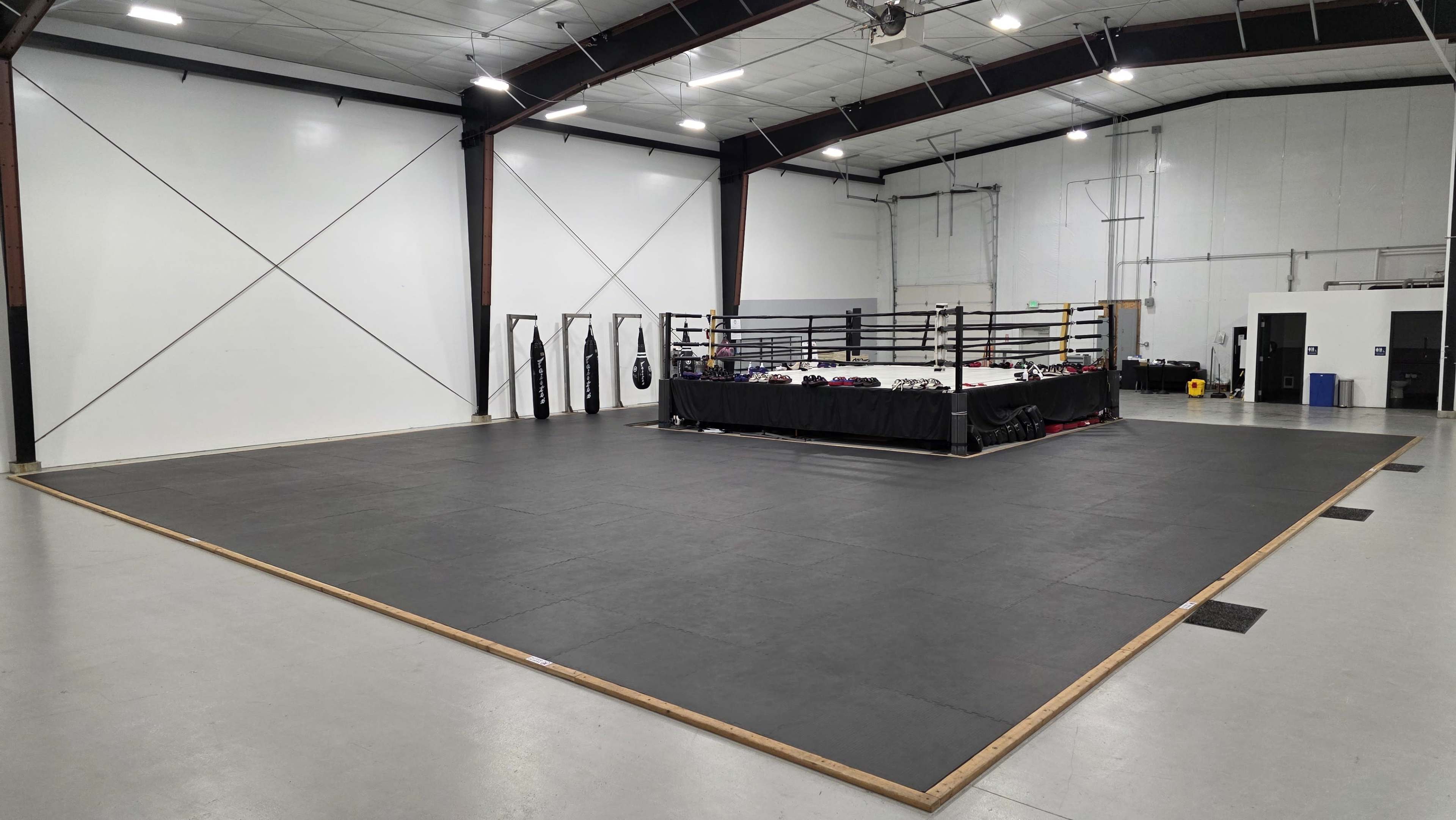 Spacious Industrial Muay Thai Boxing Gym & Fitness Center Image in Fremont, SEATTLE, WA