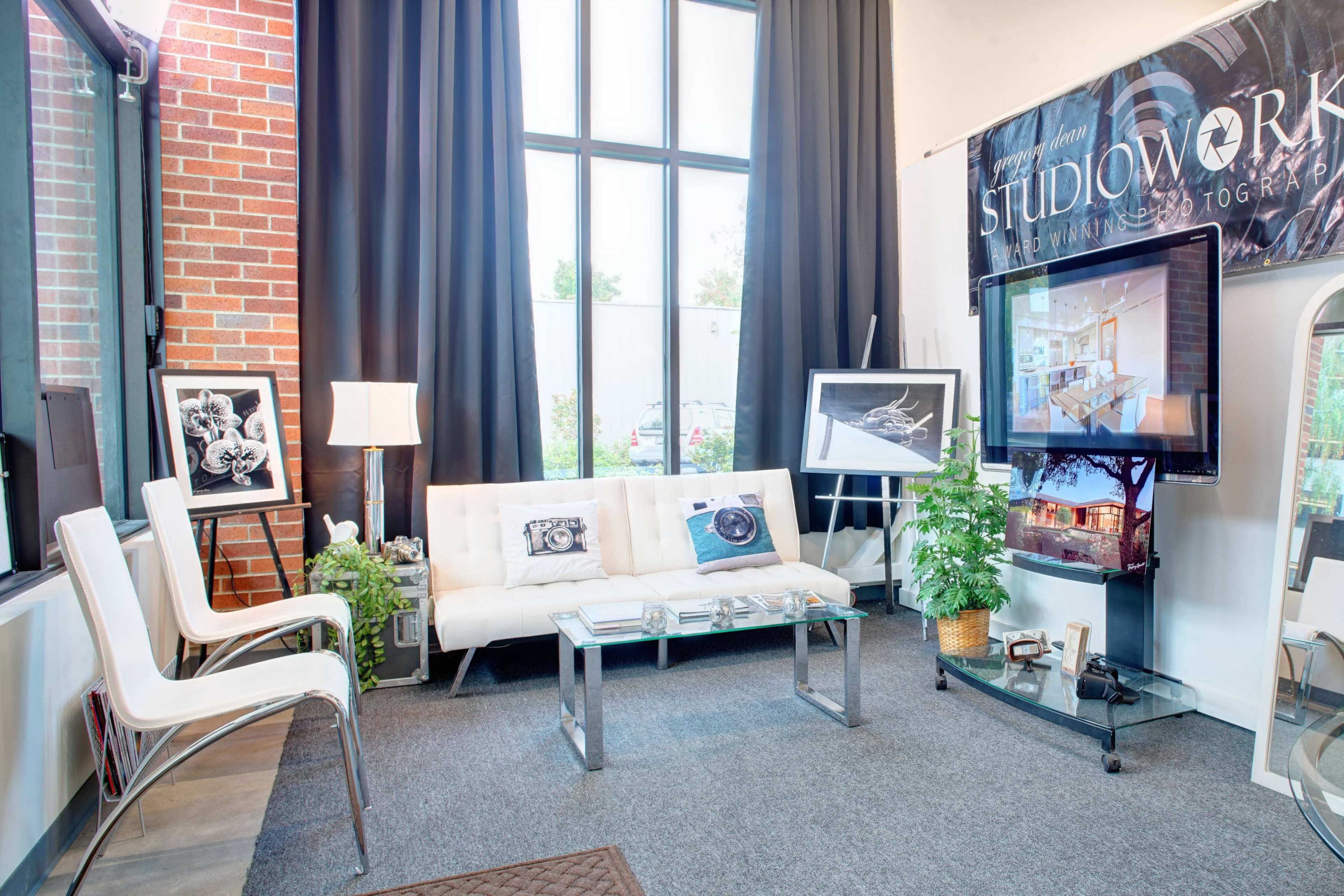 Downtown, street level Photography/Video Studio Image in Central Area, Salem, OR