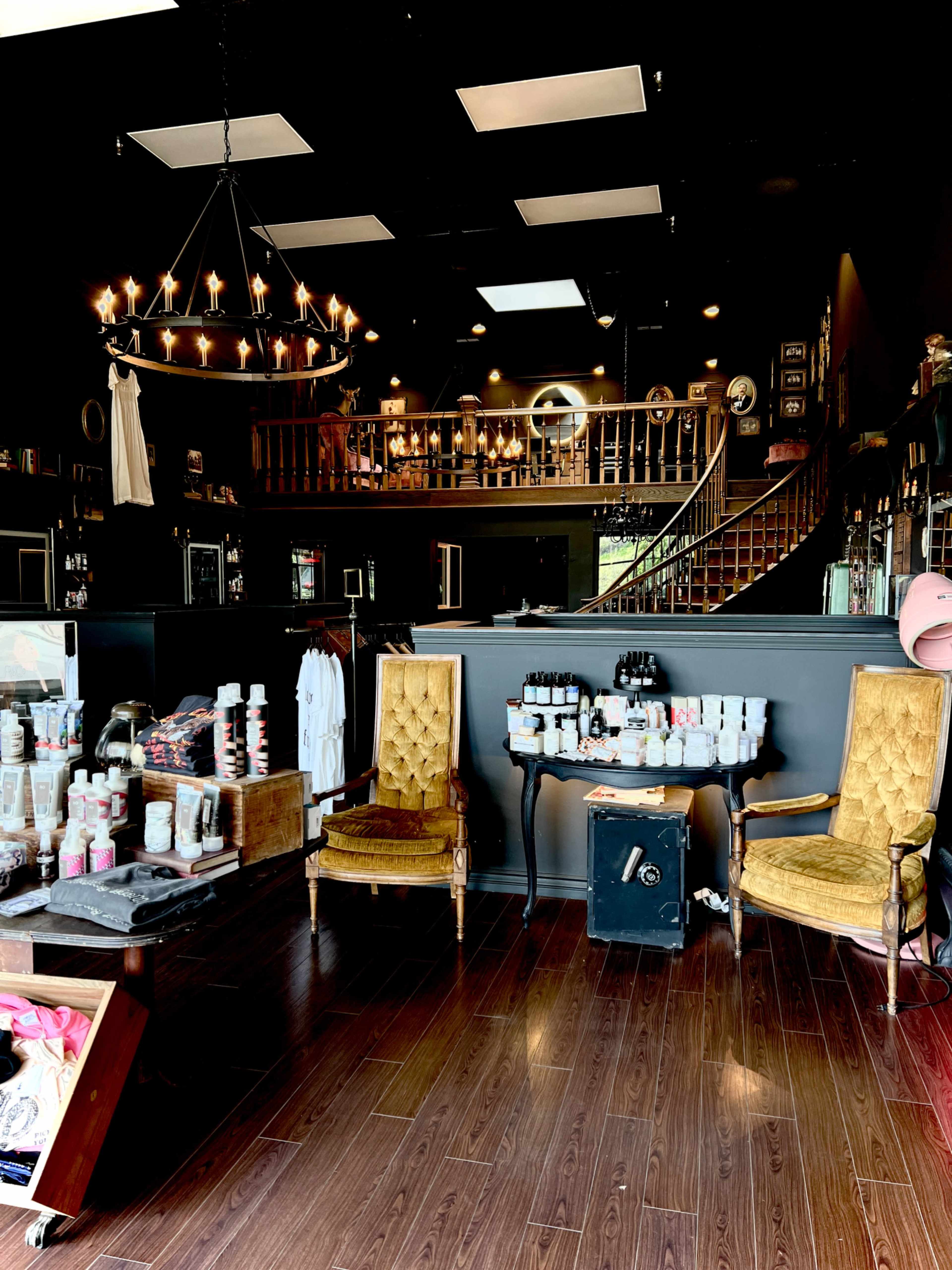 Spooky Victorian Gothic Salon Image in Saugus, Santa clarita, CA