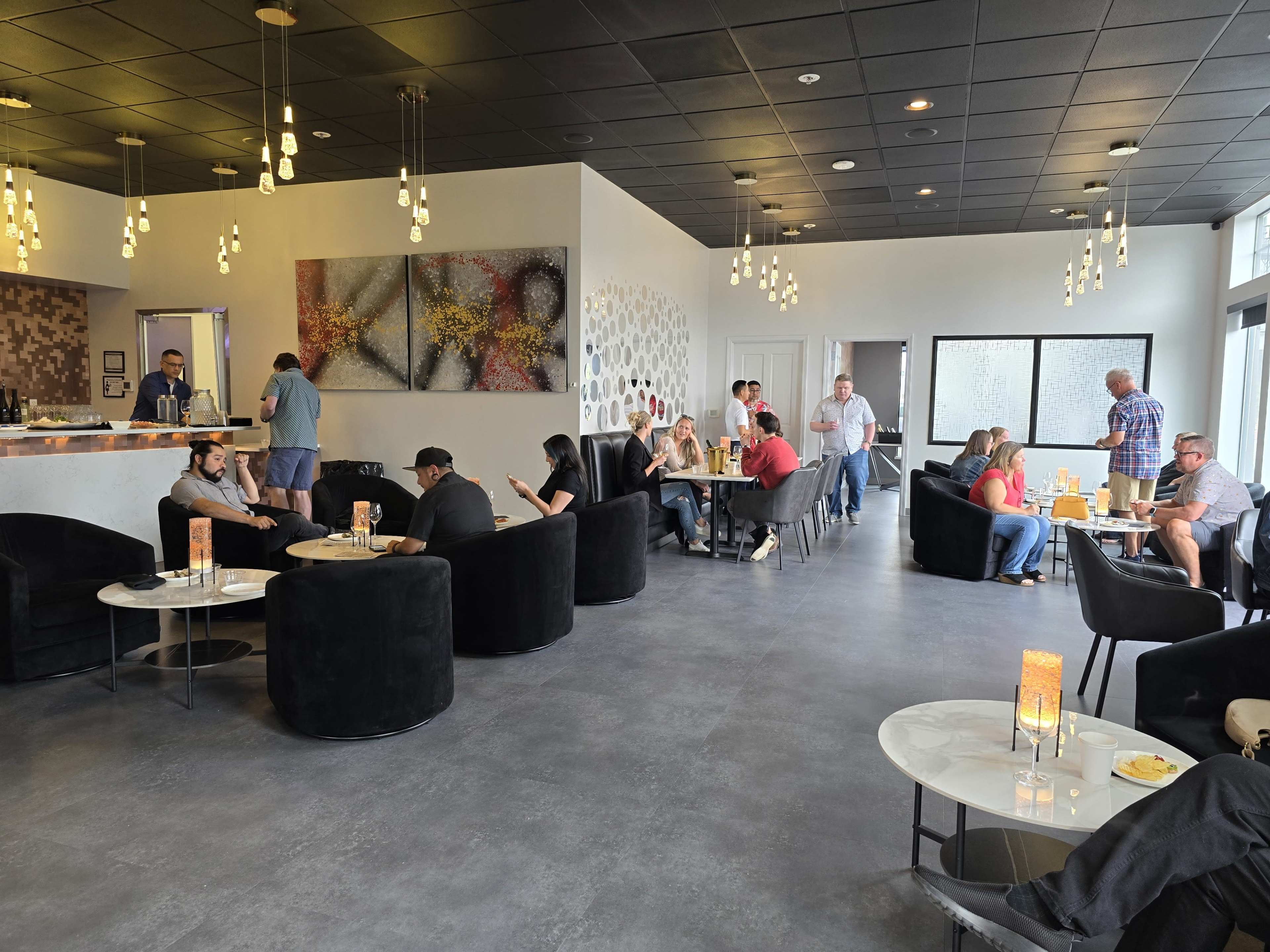 An Elegant and Chic Champagne Lounge in the Heart of Wine Country Image in Dundee, Dundee, OR