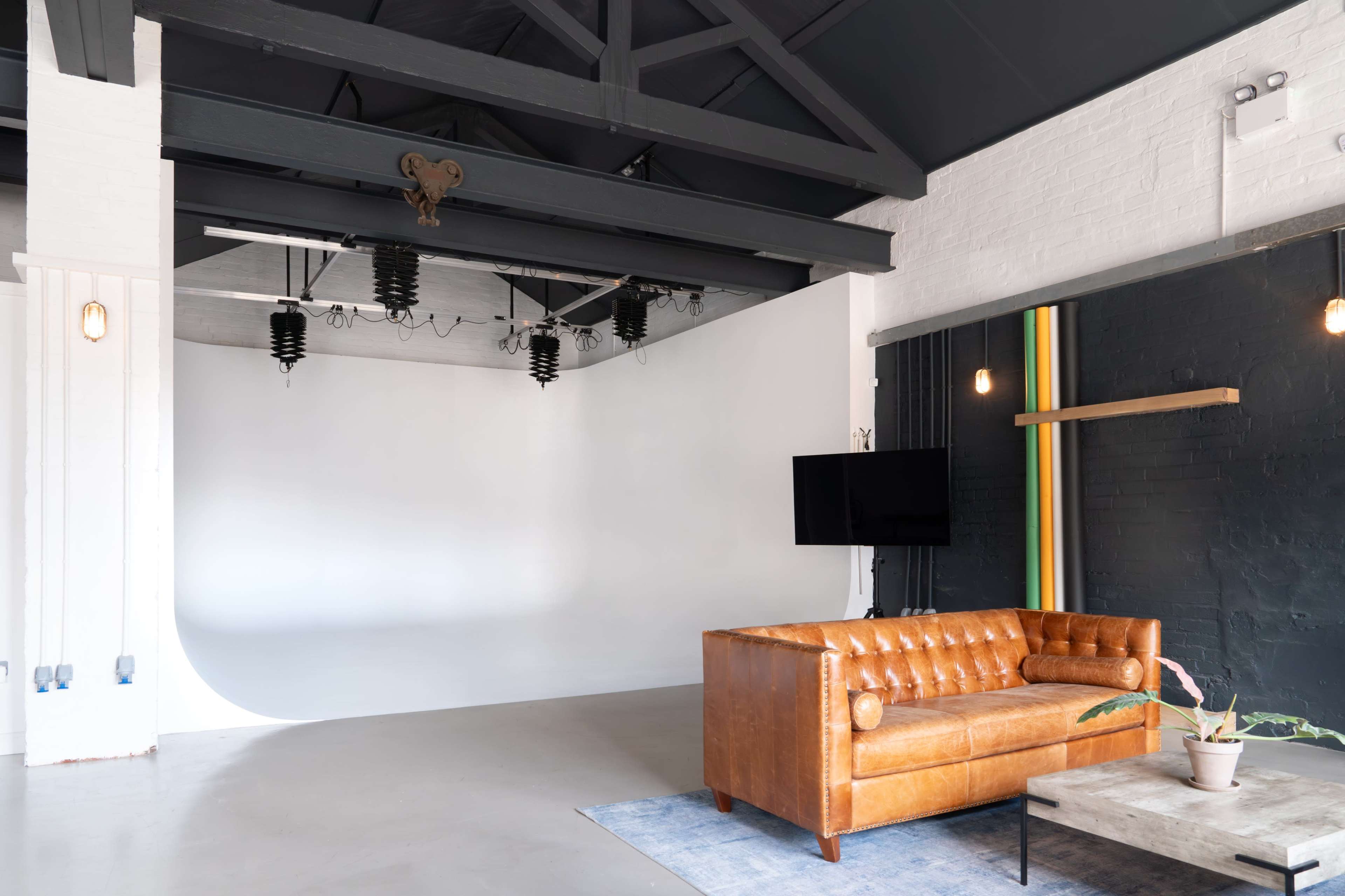 A one-of-a-kind photography, film and events space with infinity cove, kitchen set and audio booth. Image in Derwent, Derby, ENG