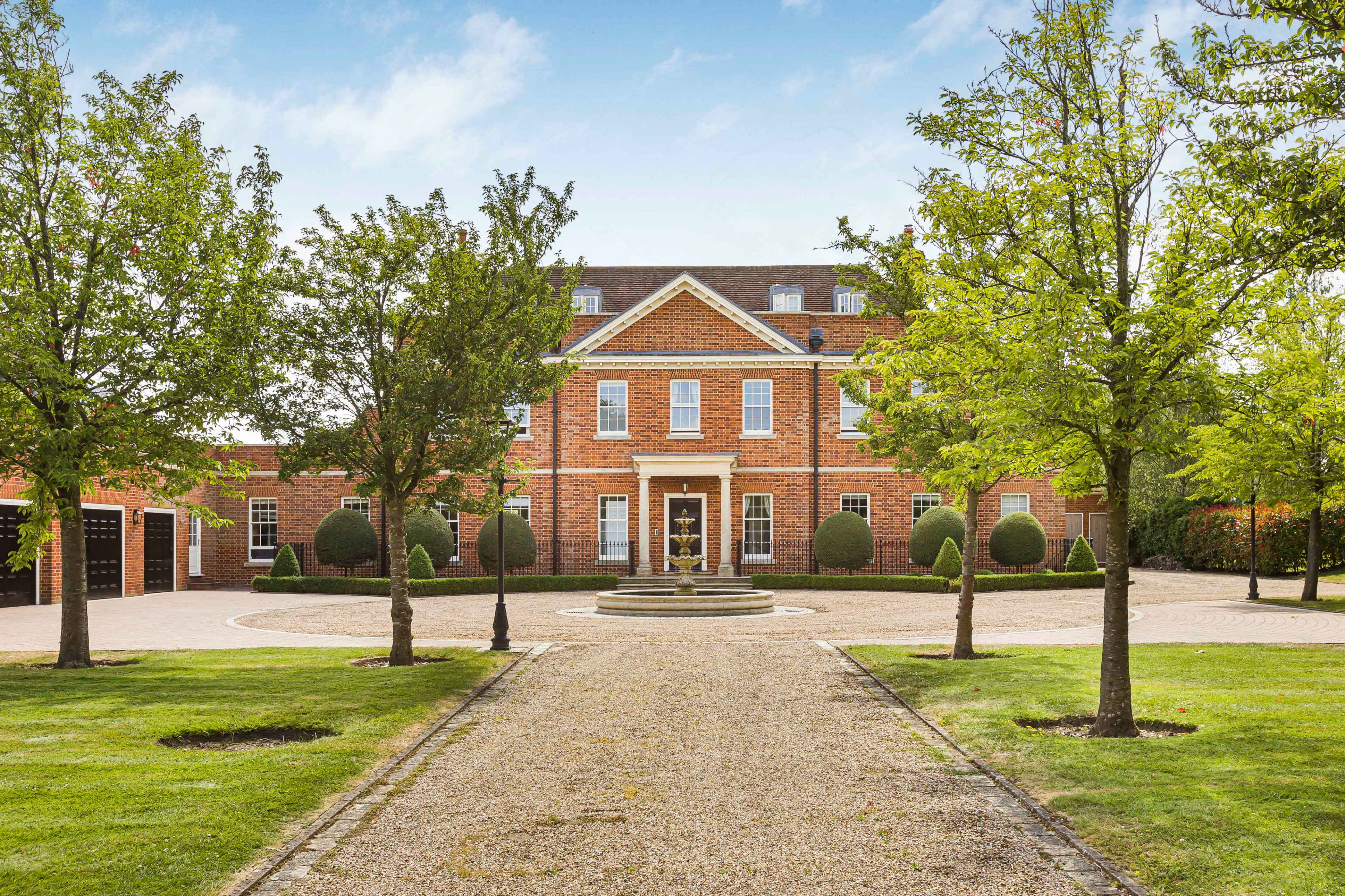 Regency House with Indoor Swimming Pool, Indoor Bar and Helipad Image in , Hertfordshire, ENG