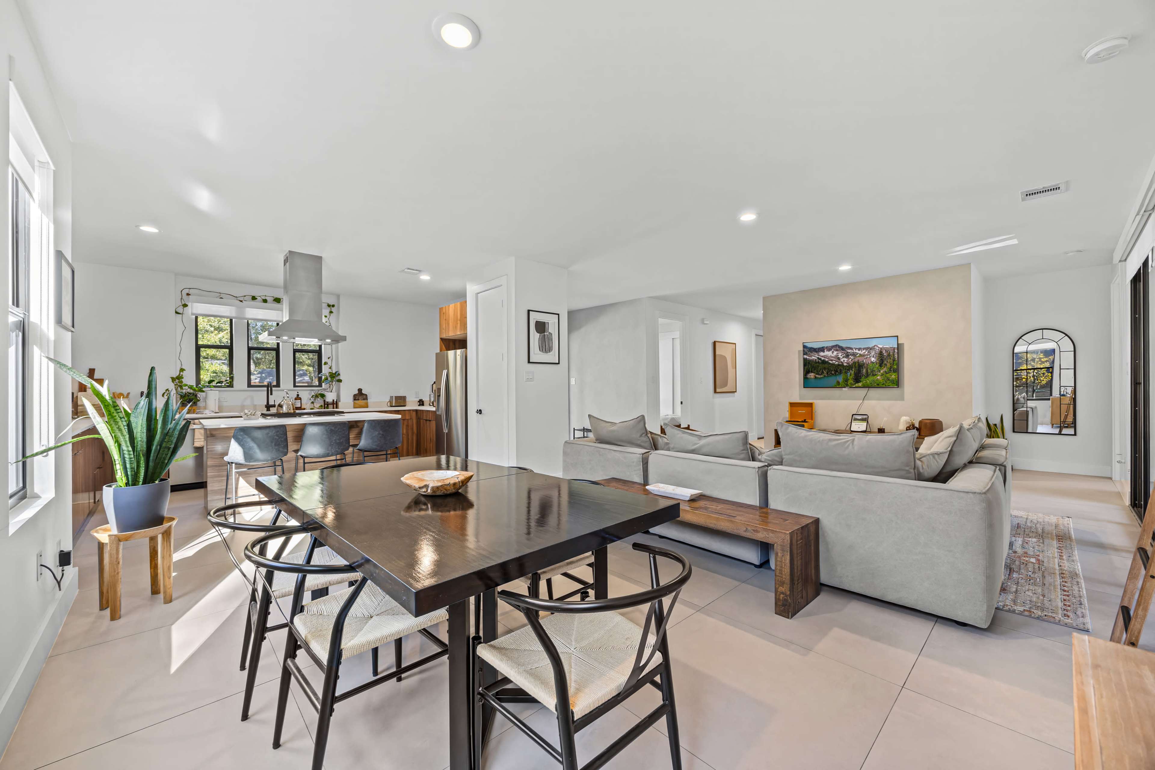 Modern Home - PERFECT for small gatherings and photo shoots Image in , Conroe, TX