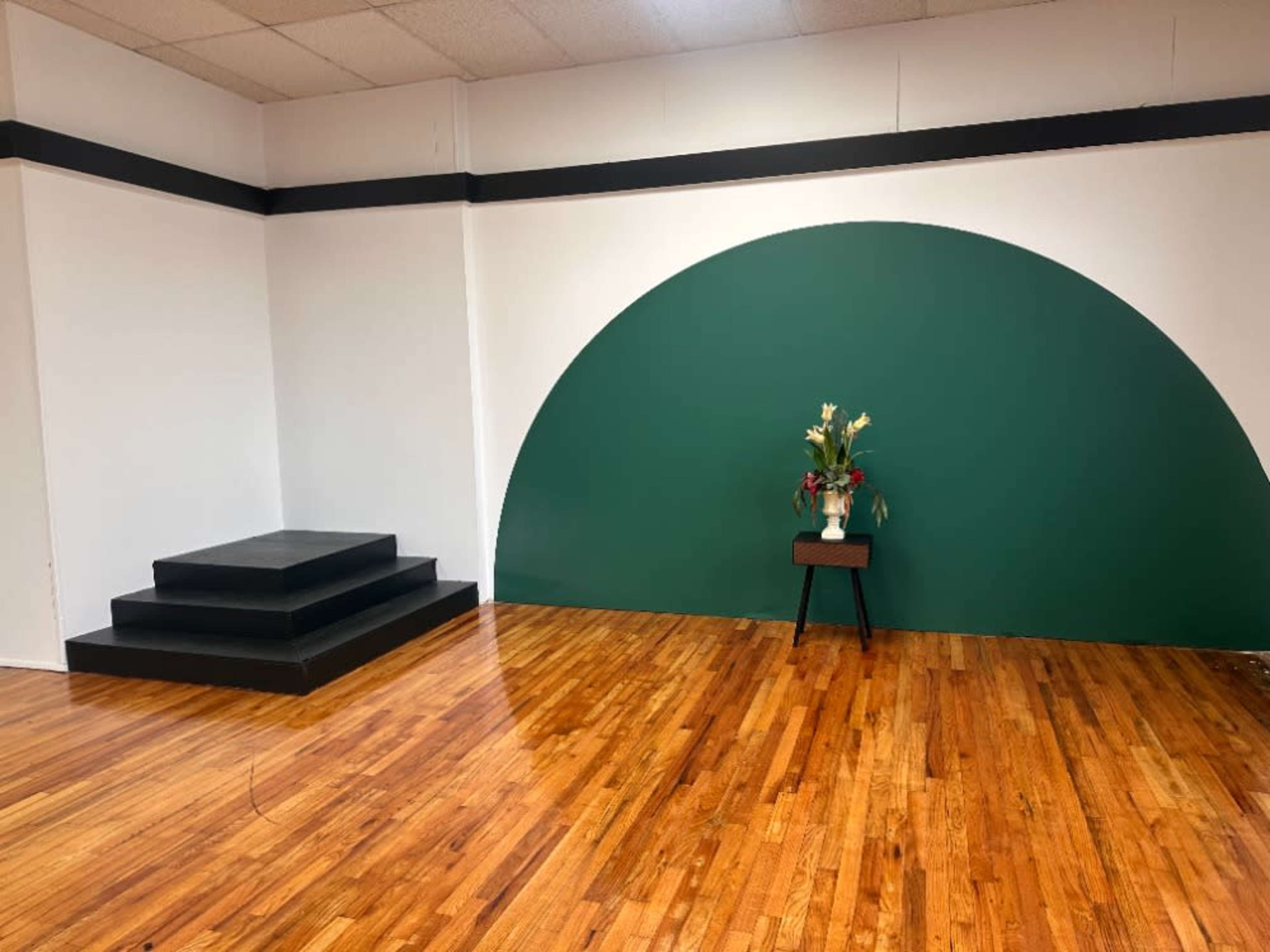 backdrop holder