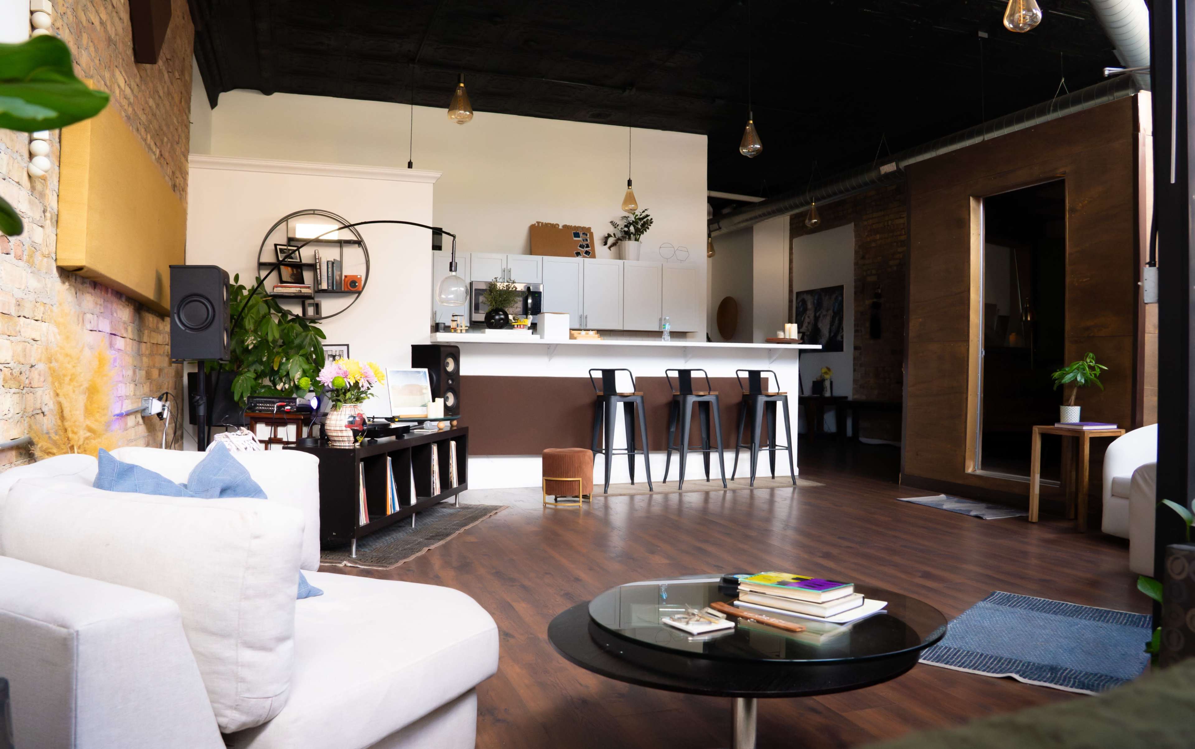 LINCOLN PARK LOFT SOULFUL STUDIO SPACE Image in Lake View, chicago, IL