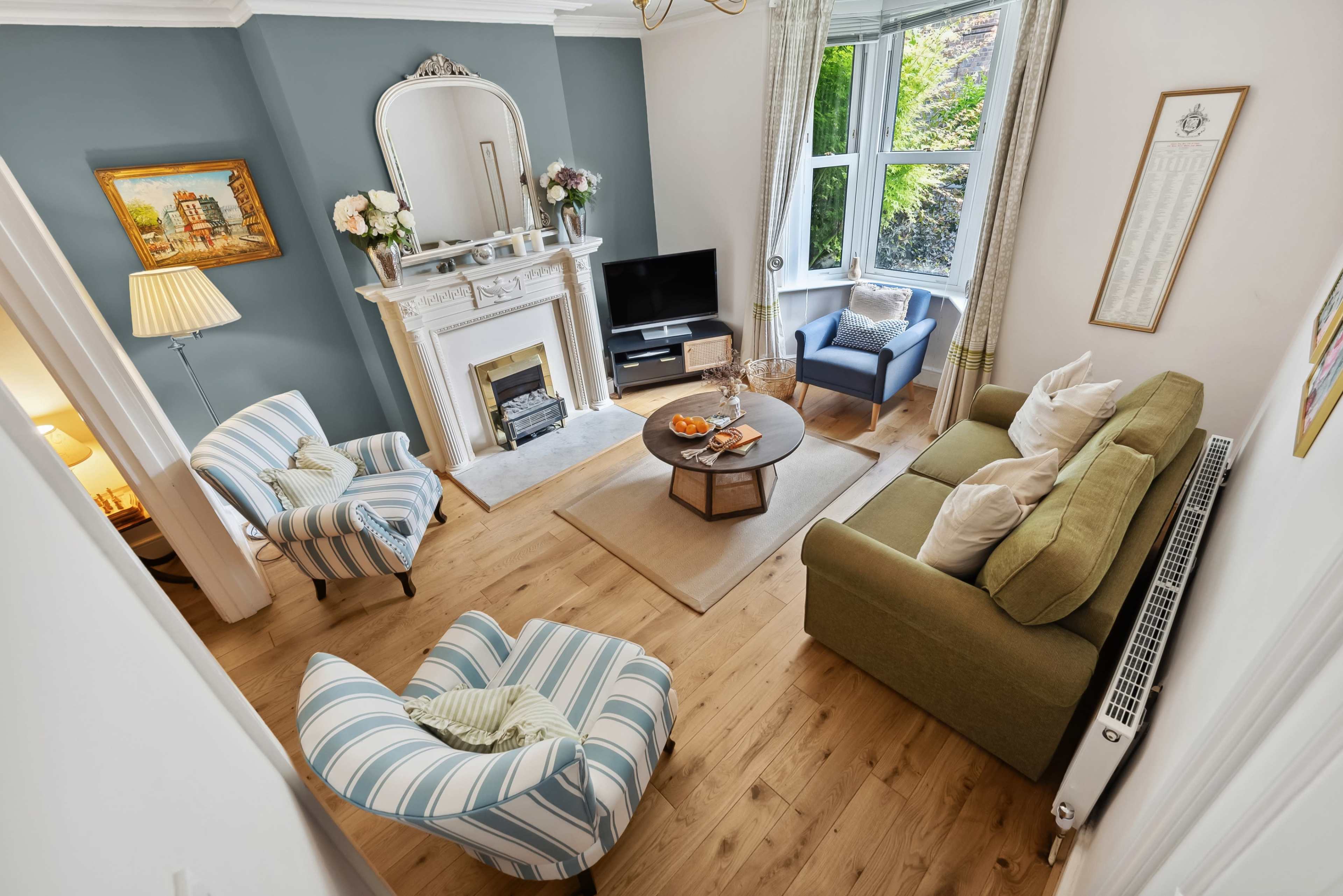 3-BR Stylish House, Sleeps 6 - Aylesbury Road Image in Winchester, Winchester, ENG