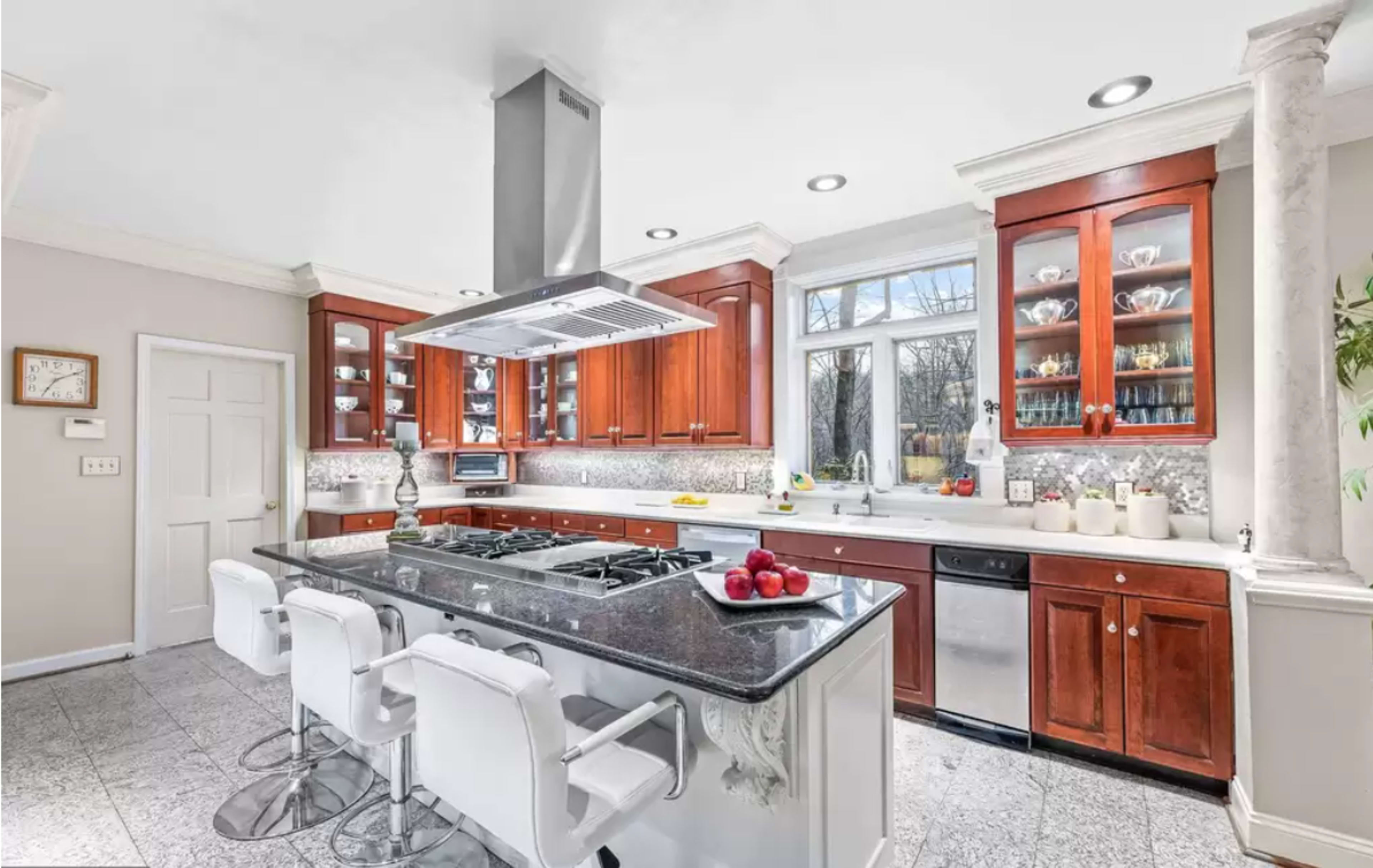 Elegant Estate with Views of Loch Raven Reservoir Image in Cockeysville, Cockeysville/Hunt Valley, MD