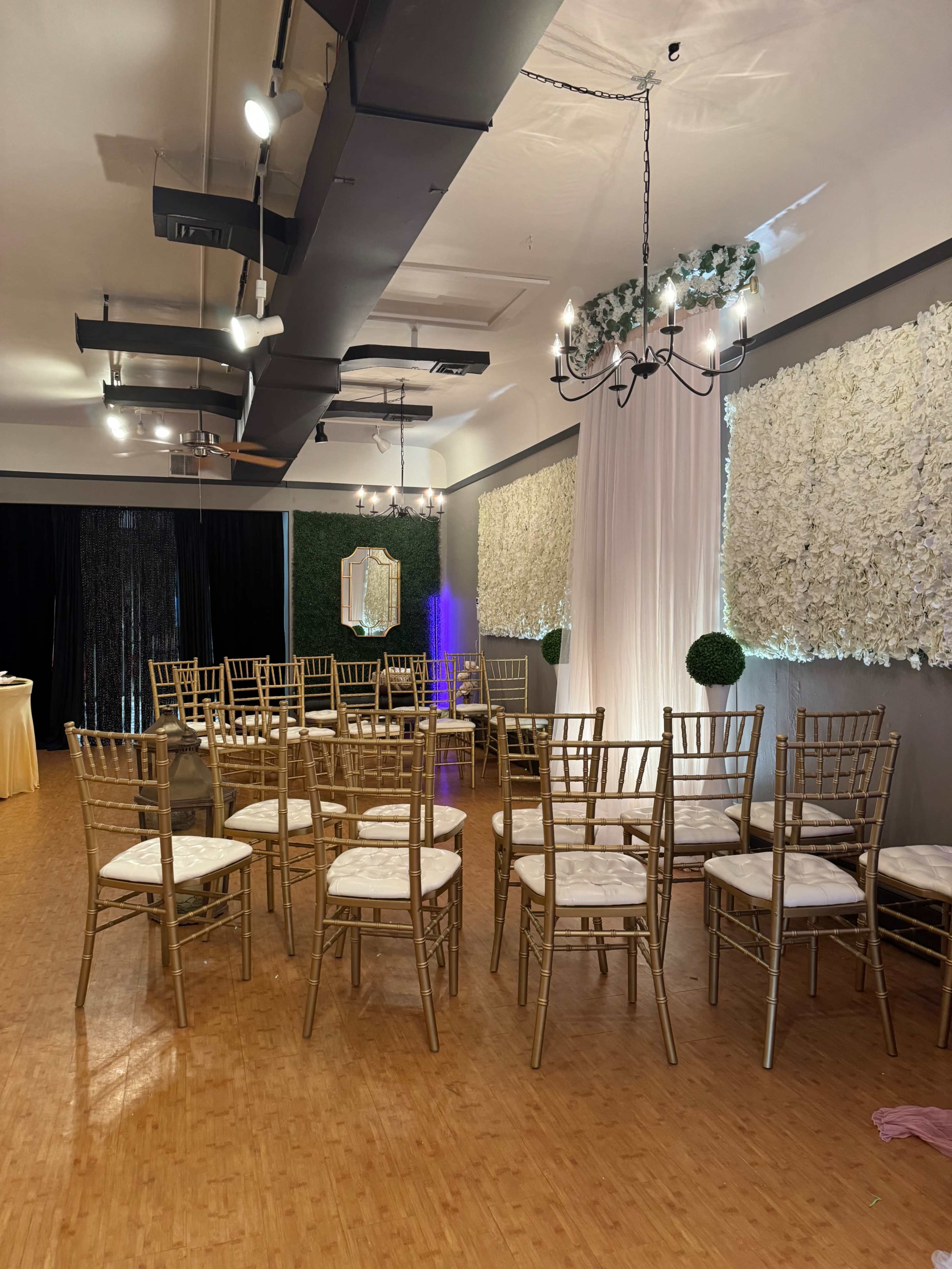 Charming Suburban Studio with Vintage Elegance Image in Abington Township, Glenside, PA