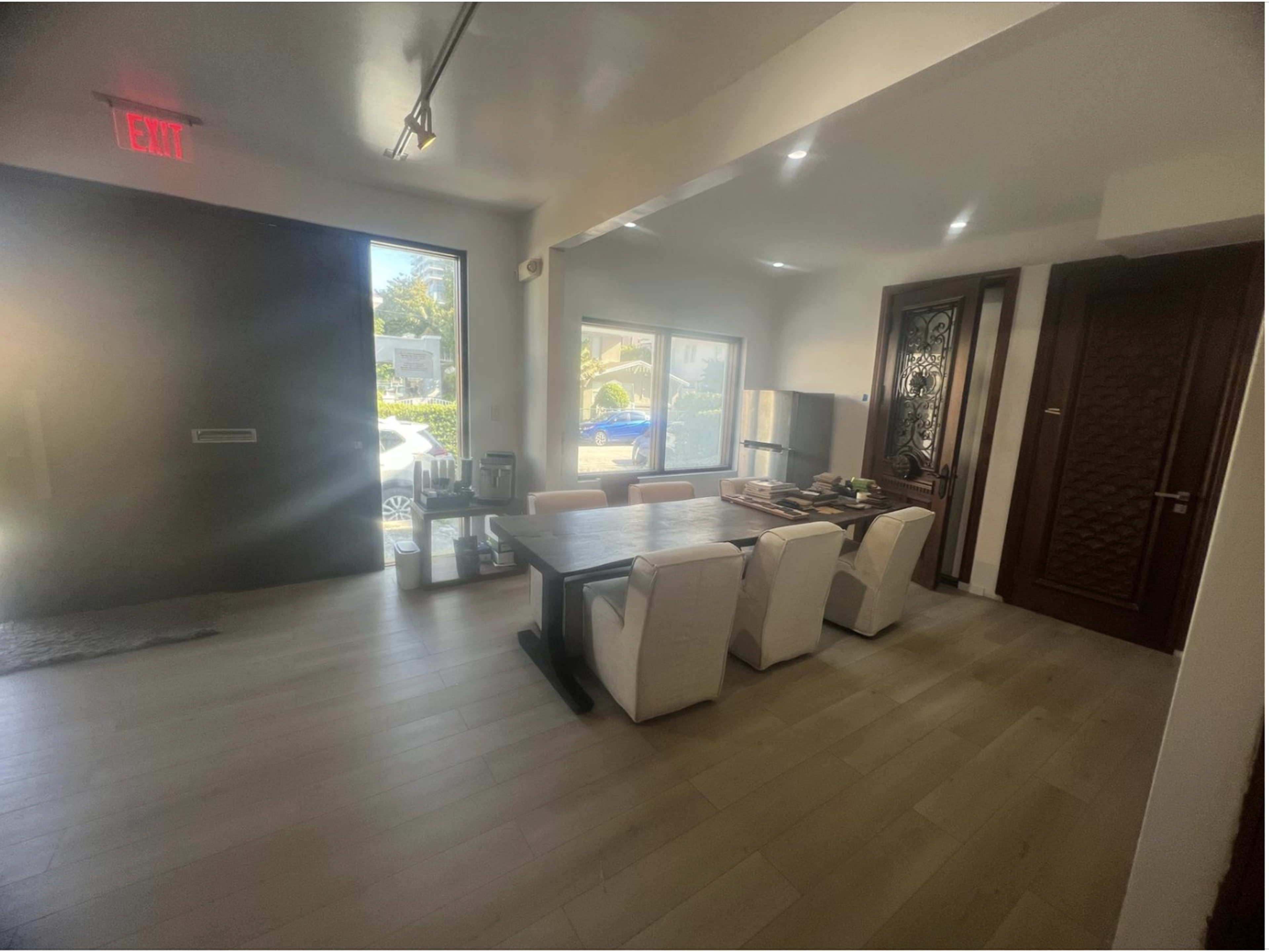 Bright & Private Midtown Conference Room – Perfect for Meetings & Creative Sessions Image in Edgewater, Miami, FL