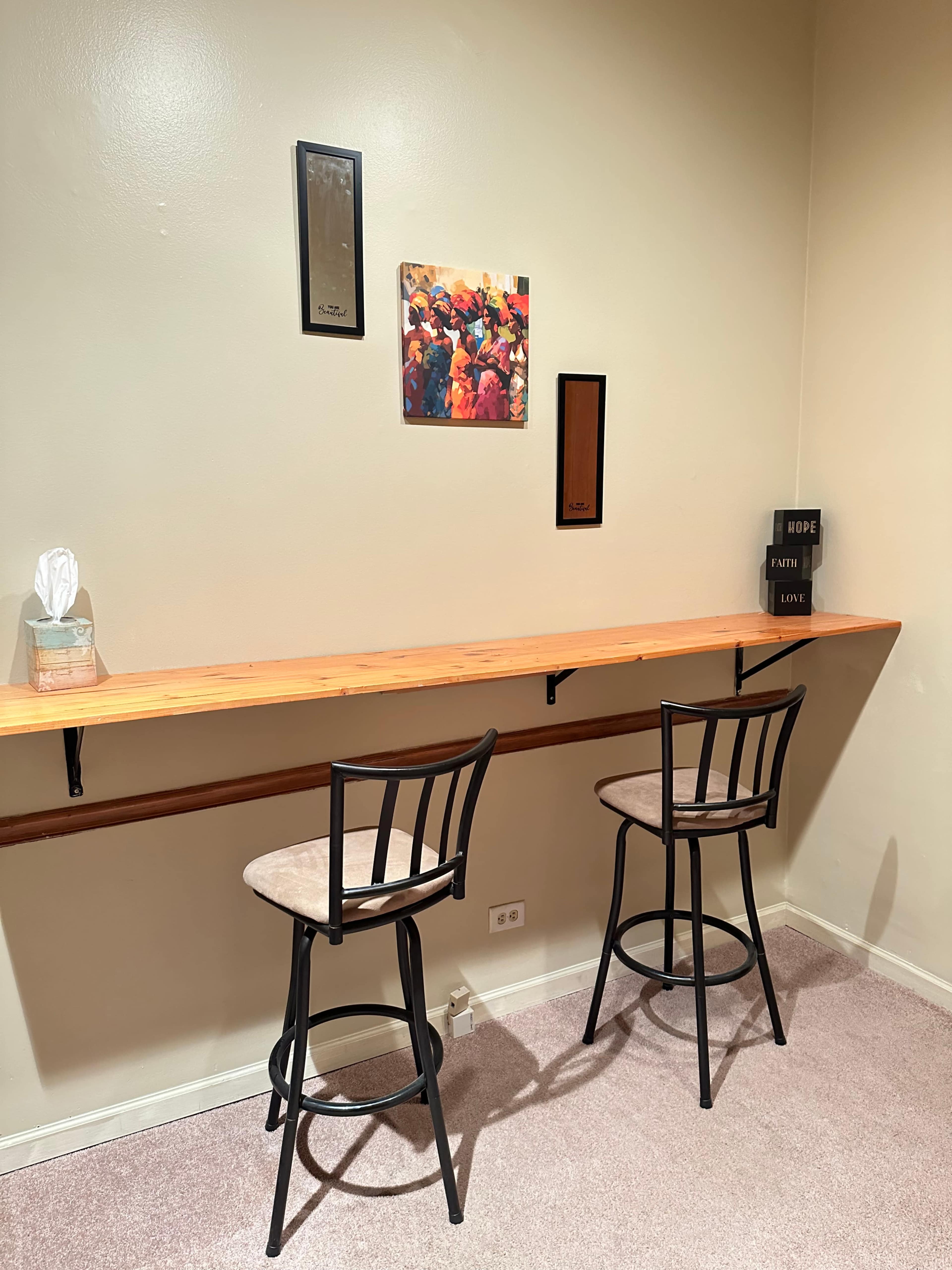 Modern South Side Chicago Studio for Beauty and Wellness Professionals Image in Avalon Park, Chicago, IL