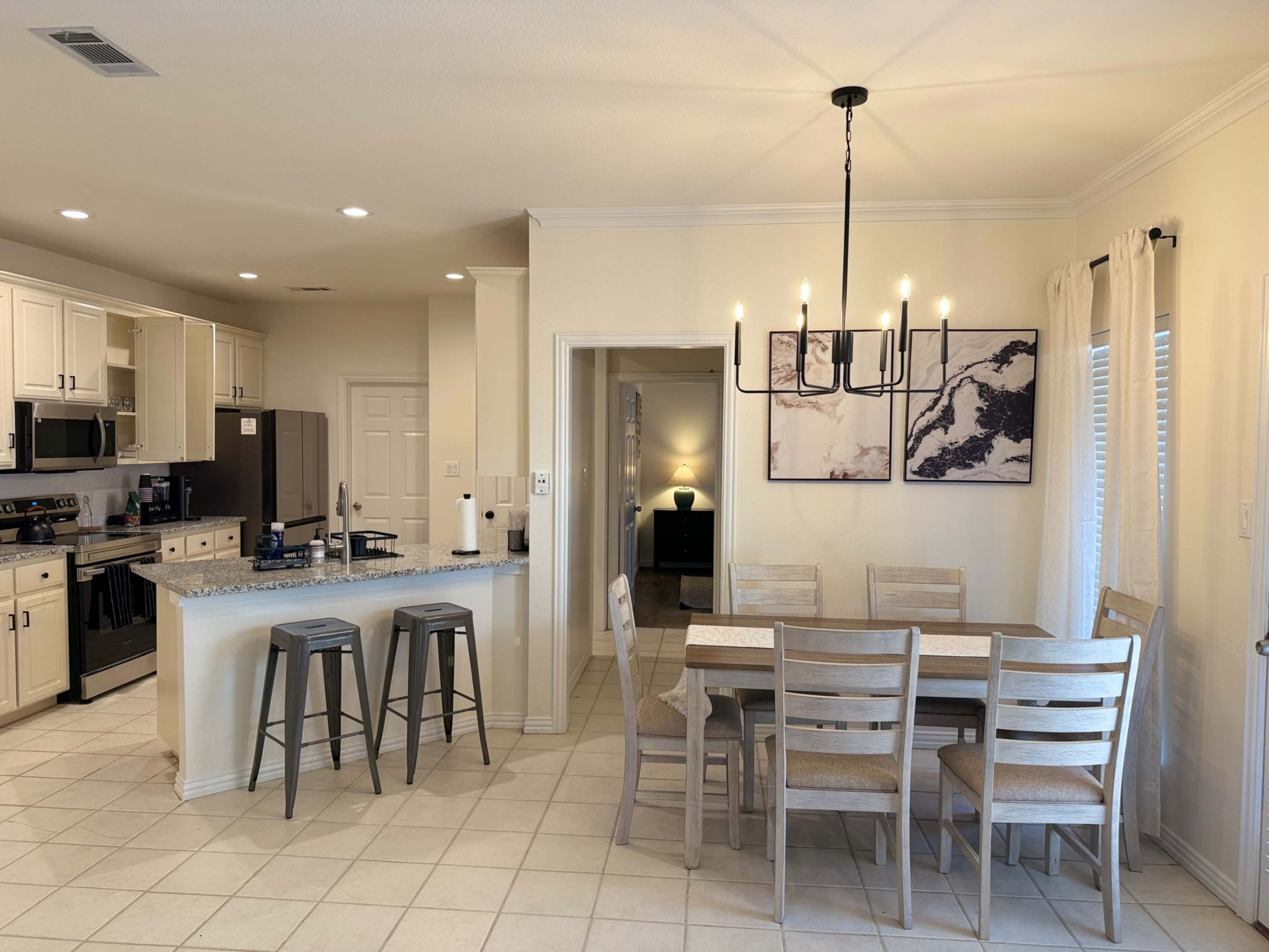 Cozy Oak- Home away from Home Image in Southwest Arlington, Arlington, TX