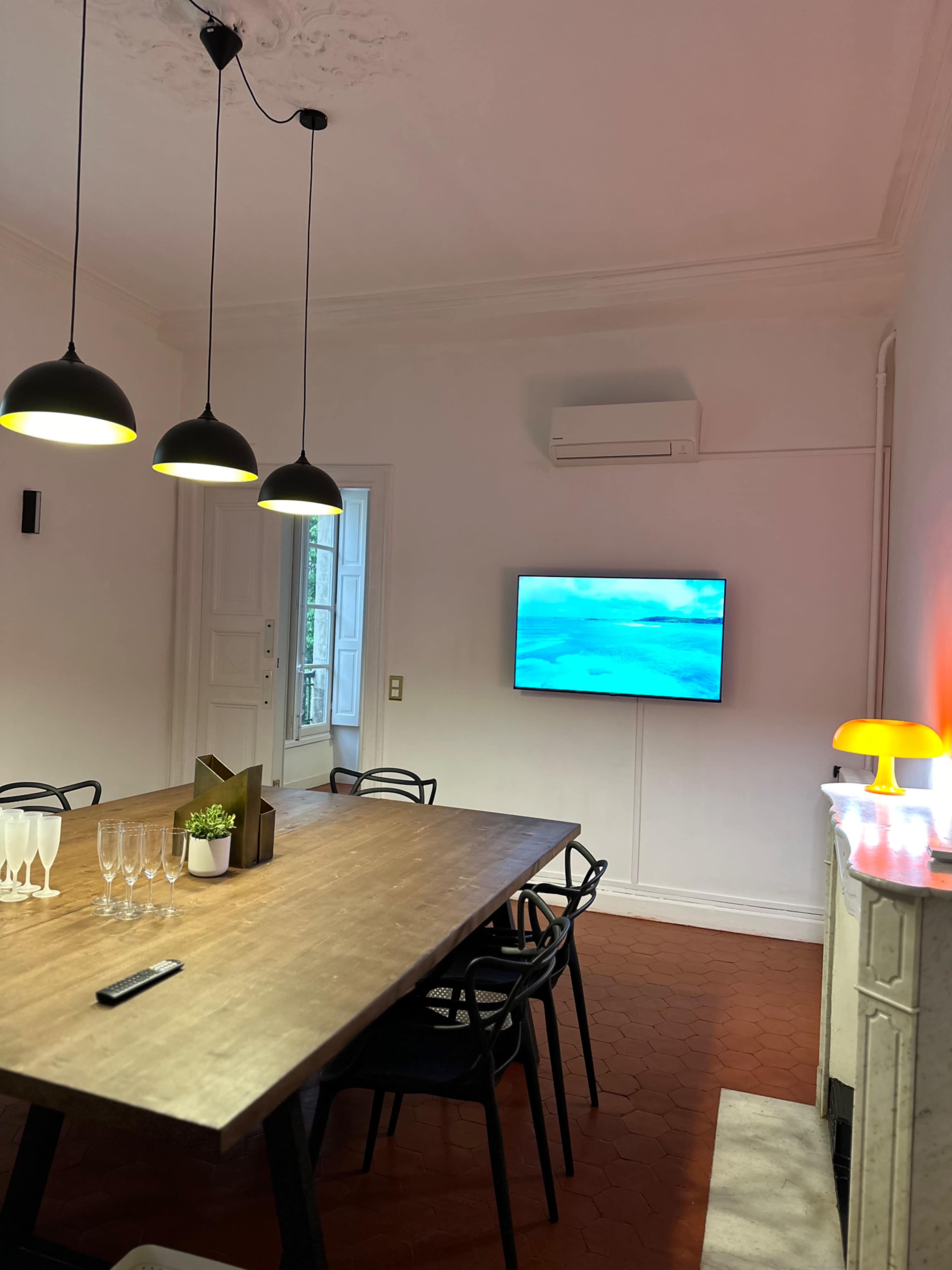 Appartement haussmanien, rénové et spacieux. Image in Ctre Ville, NIMES