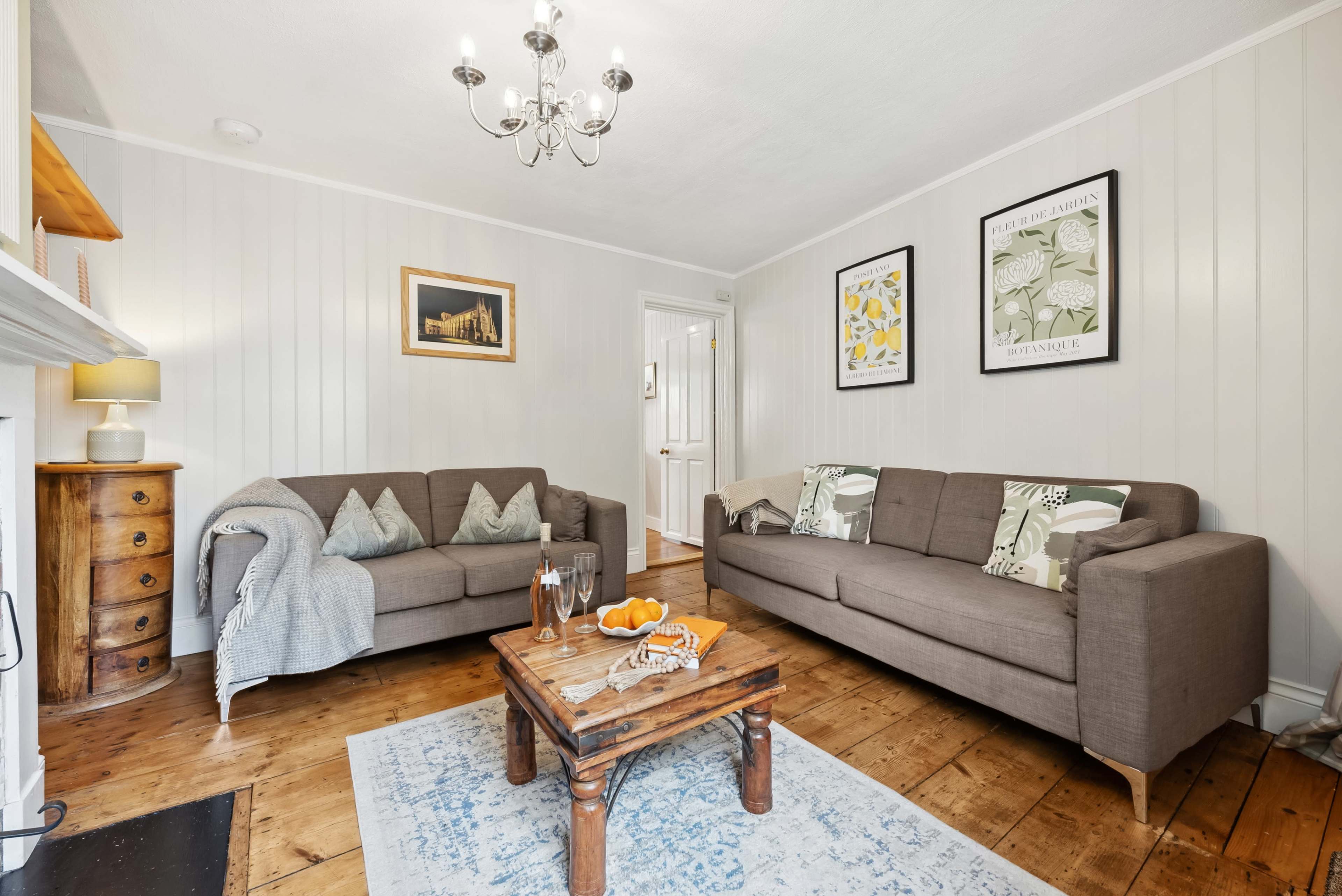 2-BR Cosy Home w/ Garden - Westgate Cottage Image in Winchester, Winchester, ENG