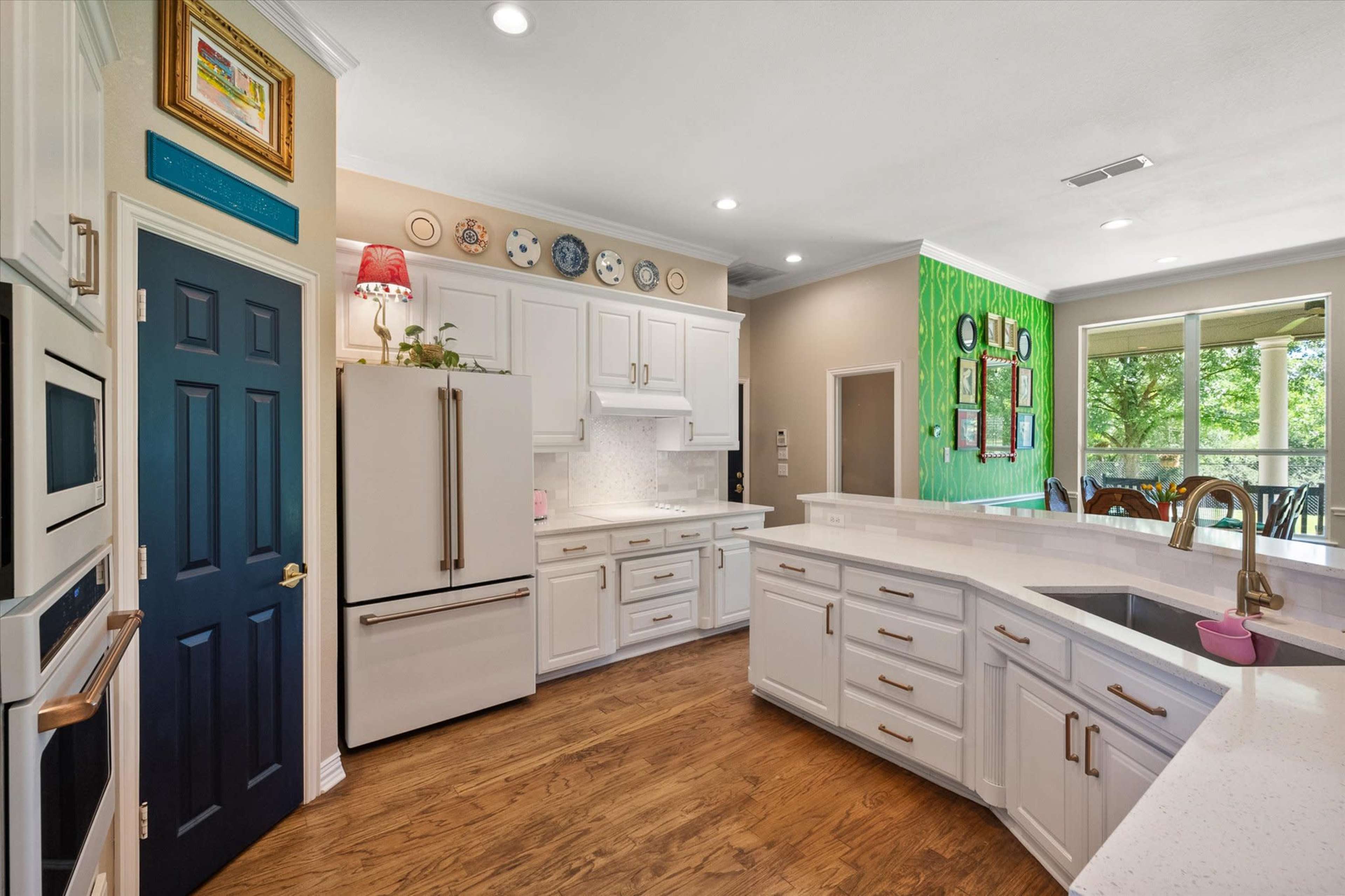 Media Ready Bright White Kitchen and Inspiring Design Image in Country Hills Estates, Fort Worth, TX