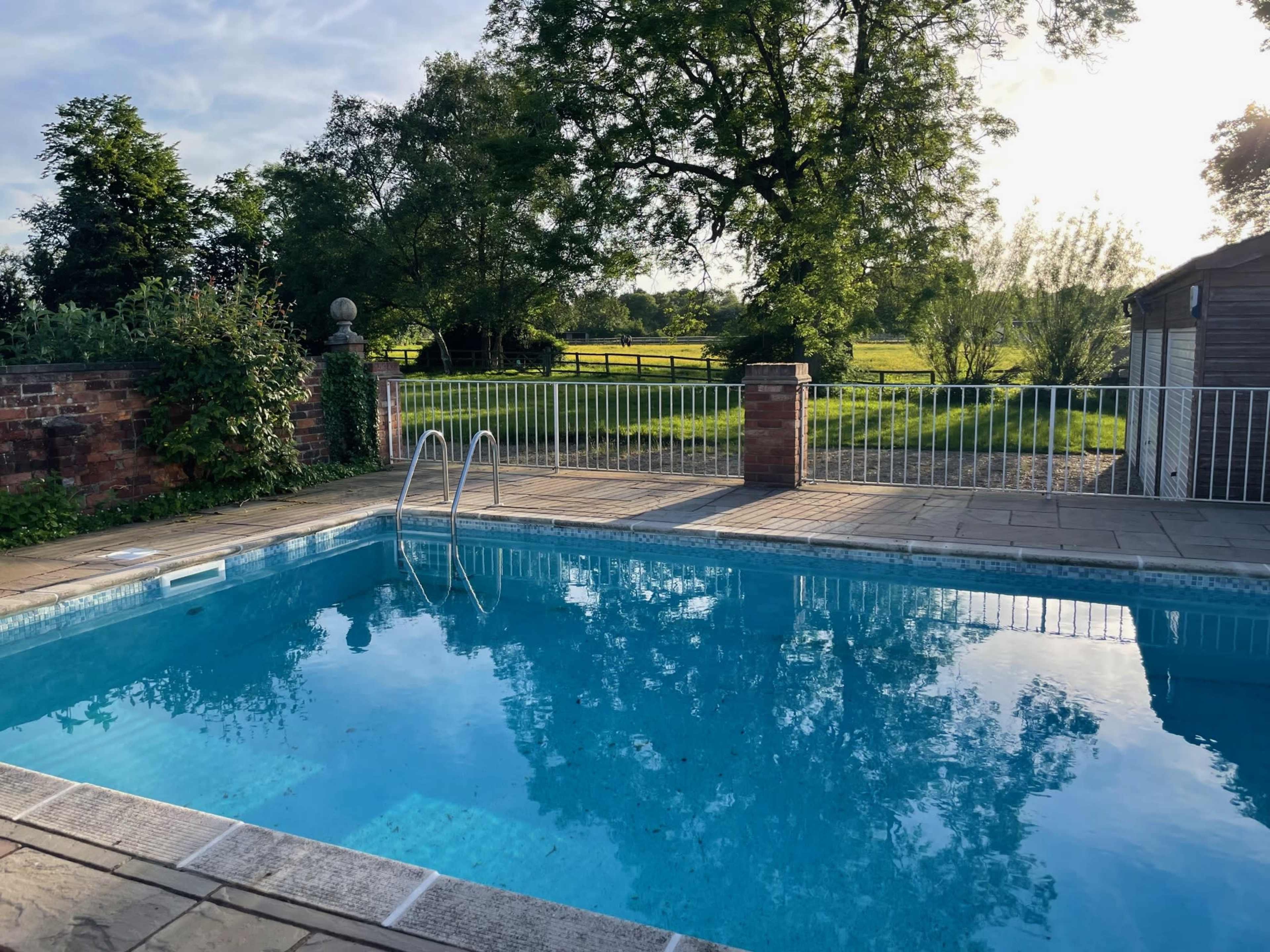 Countryside Farmhouse with grounds and outdoor pool Image in Hughenden, Cryers Hill, ENG