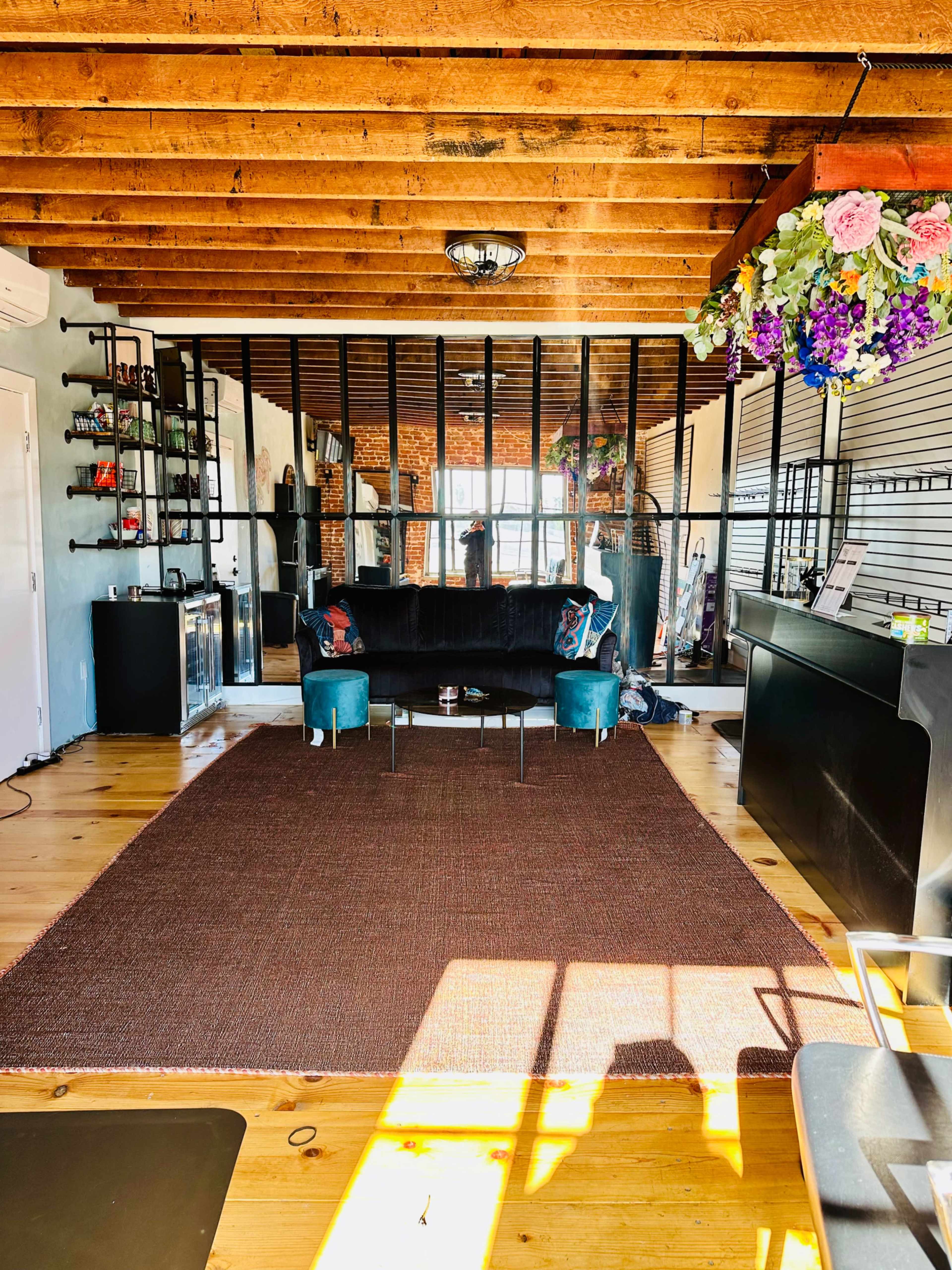 Small Mid City Suite for Beauty Services Image in South Los Angeles, Los Angeles, CA