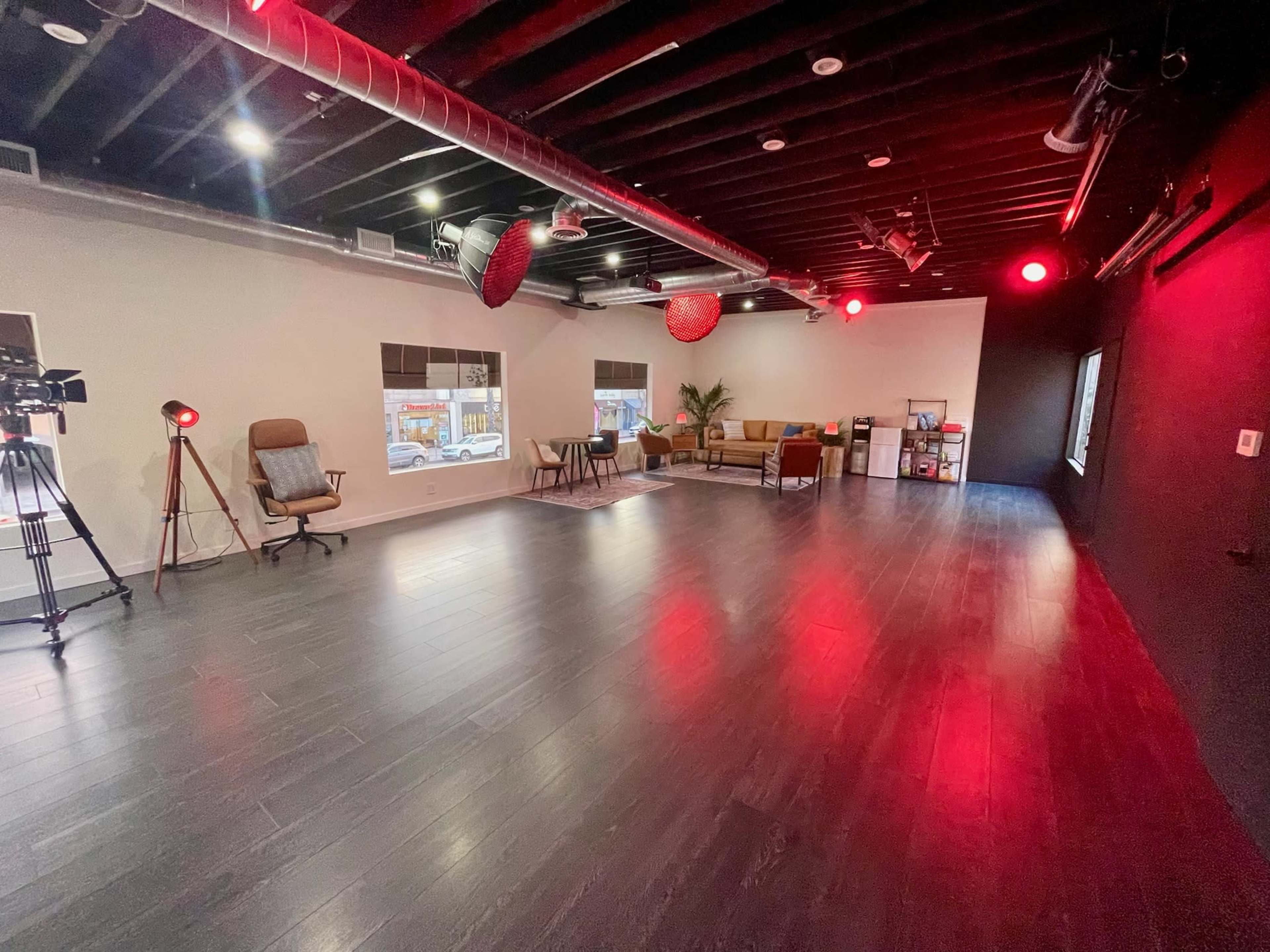 Flex Studio Space - Industrial - Video/Photography/Class/Meeting/& More Image in Sherman Oaks, Sherman Oaks, CA