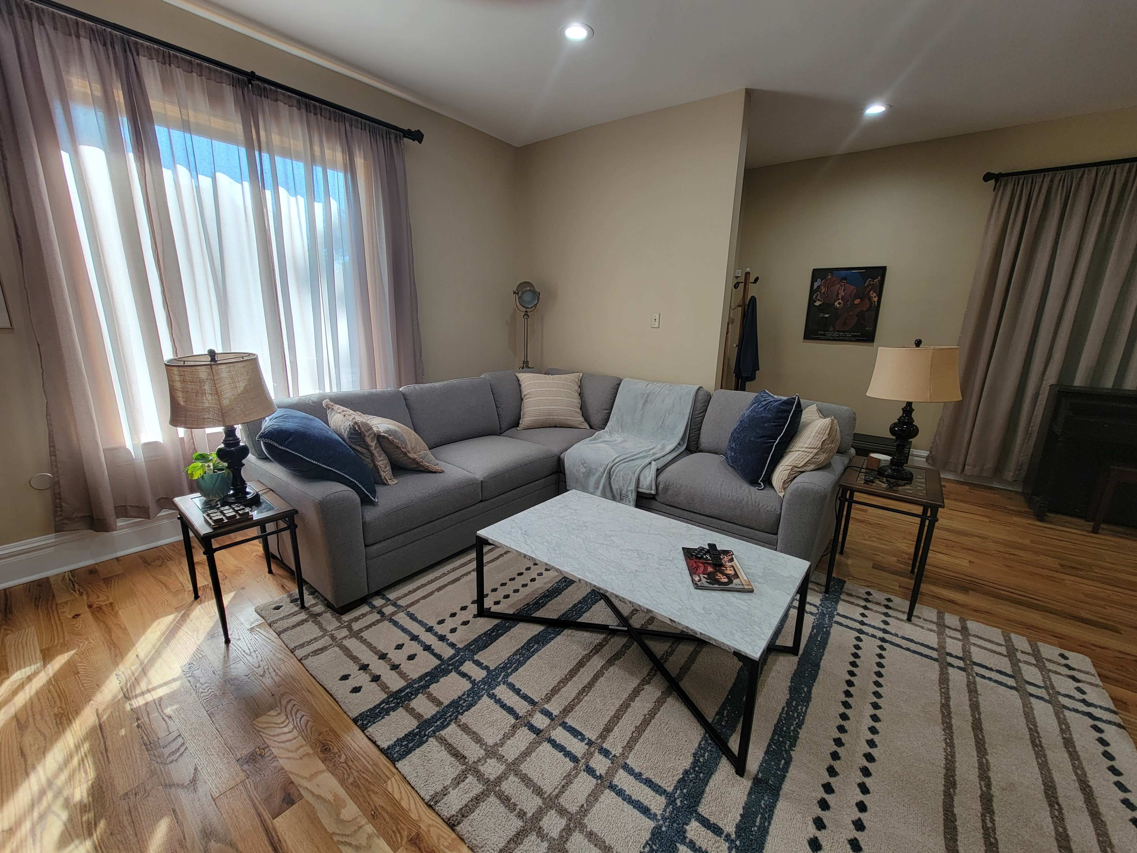 Versatile Furnished South Shore Home Featuring Classic Chicago Architecture Image in South Shore, Chicago, IL