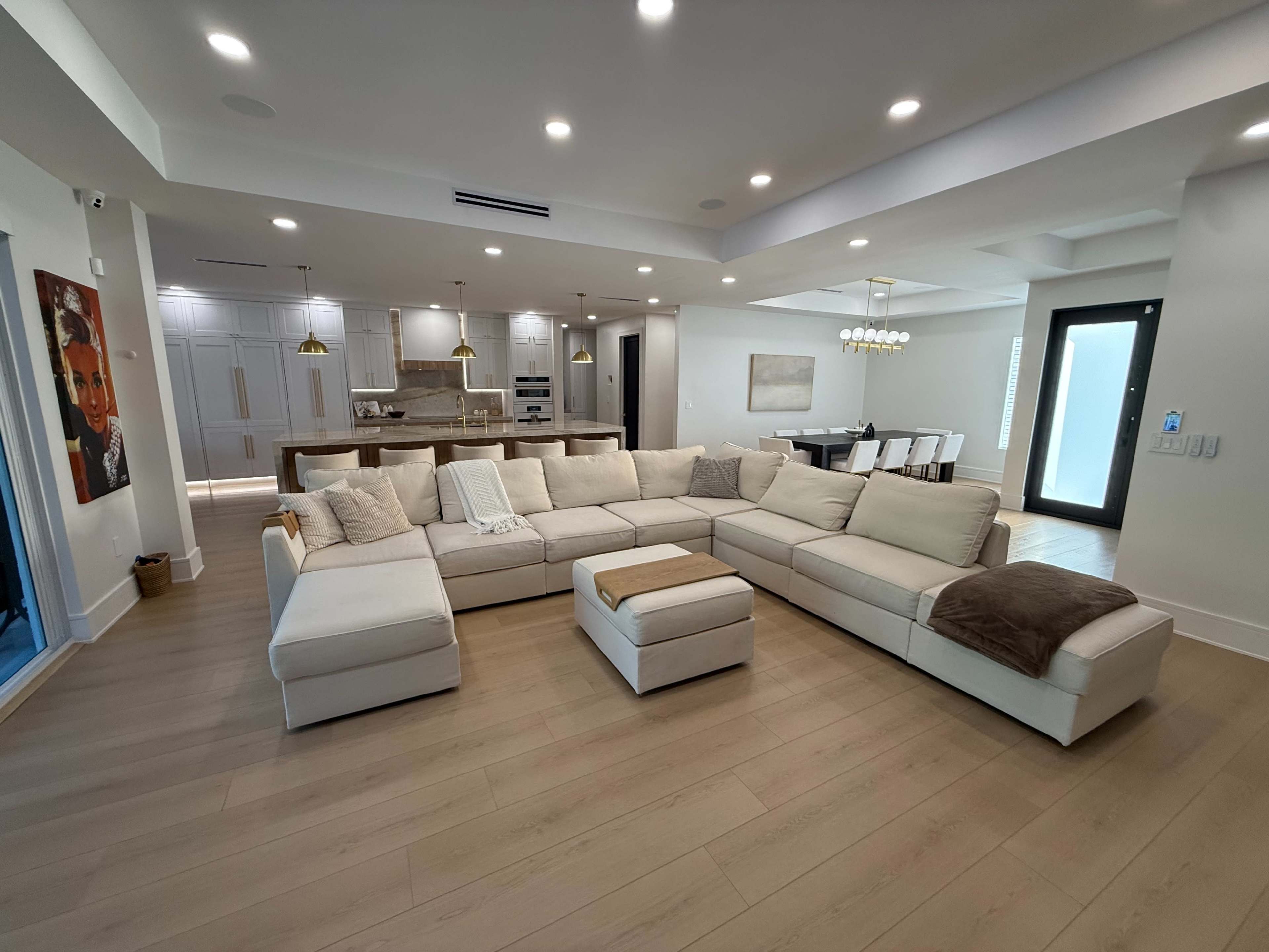 Modern Farmhouse with Minimalist Design – Ideal for Photo, Video & Content Productions Image in , Miami, FL