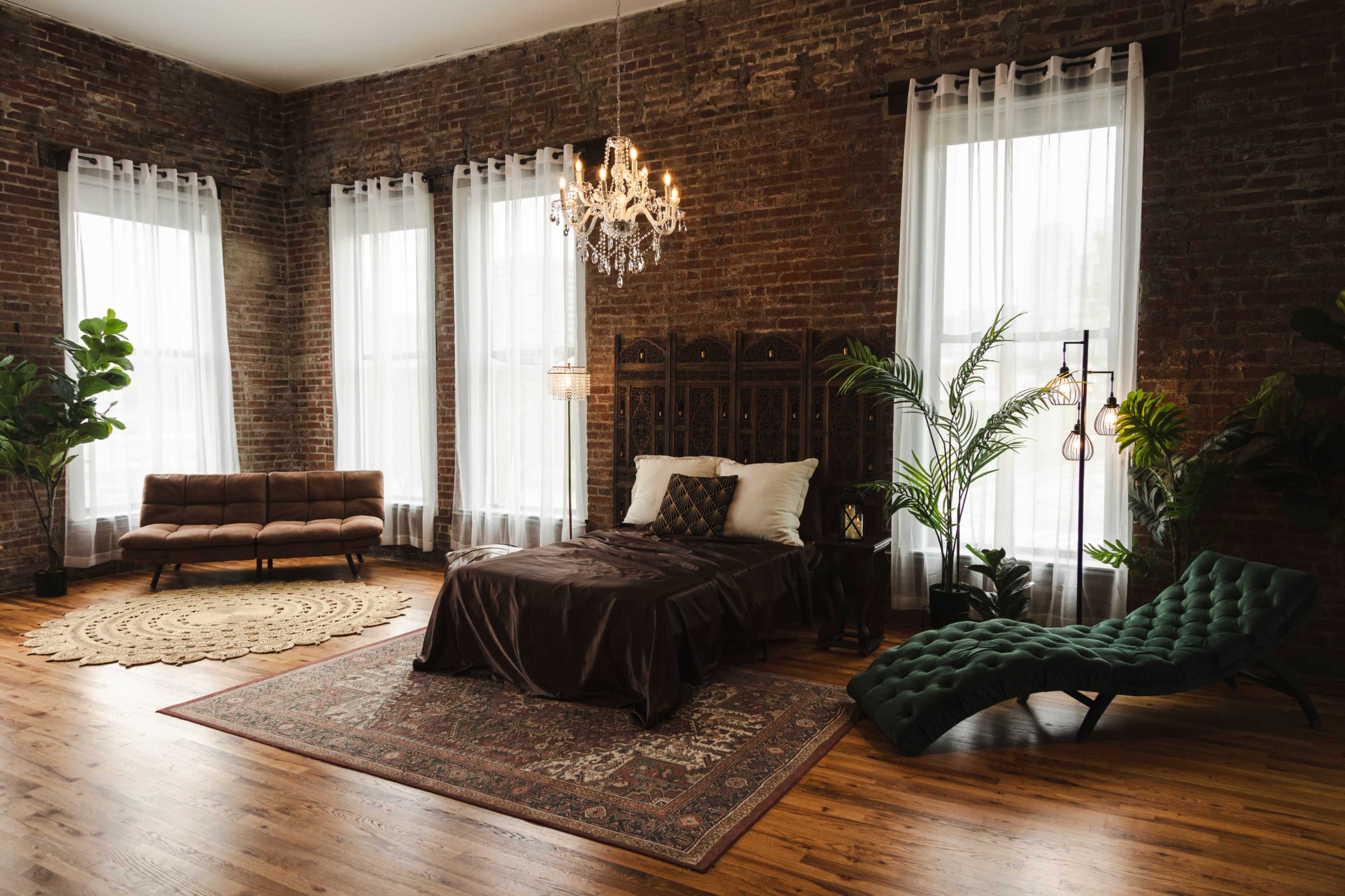 Elegant Photography Studio w/ Natural Light & Blackout Shades Image in River Market, Kansas City, MO
