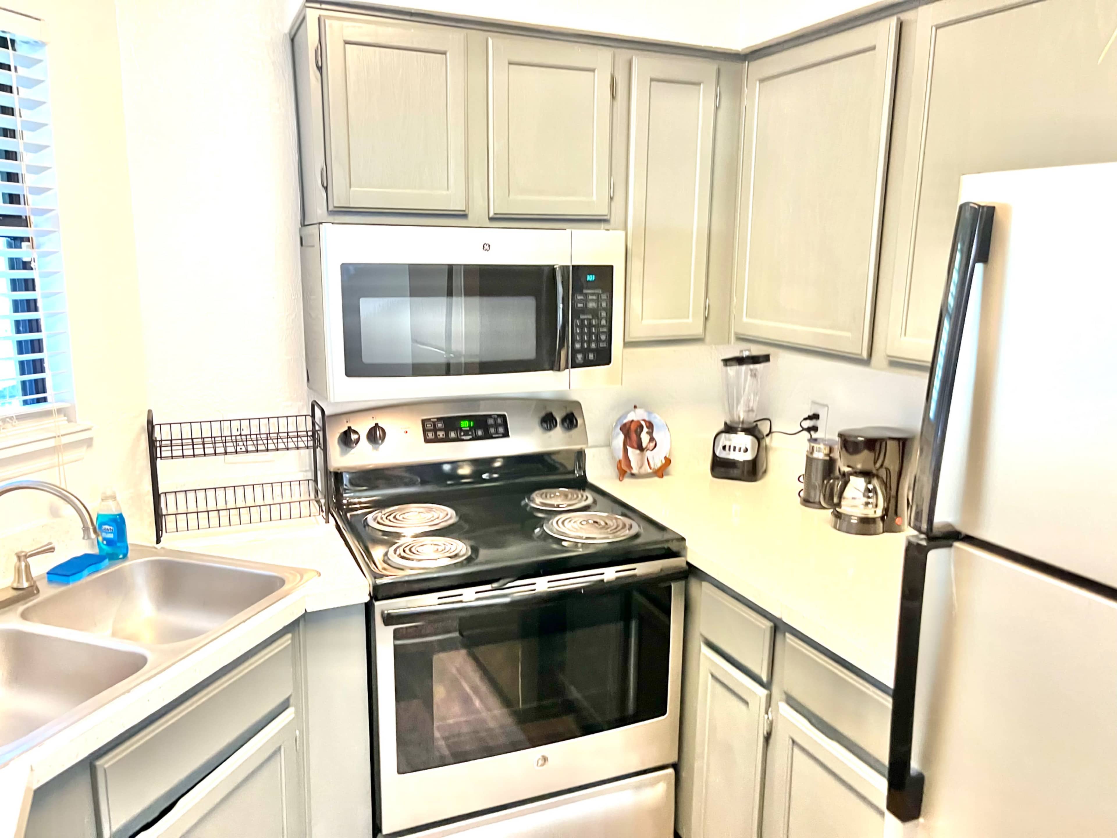 Daytona 2 Bed Art Deco Apartment 10 Minutes to Beach Image in Countryside Commercial, Port Orange, FL