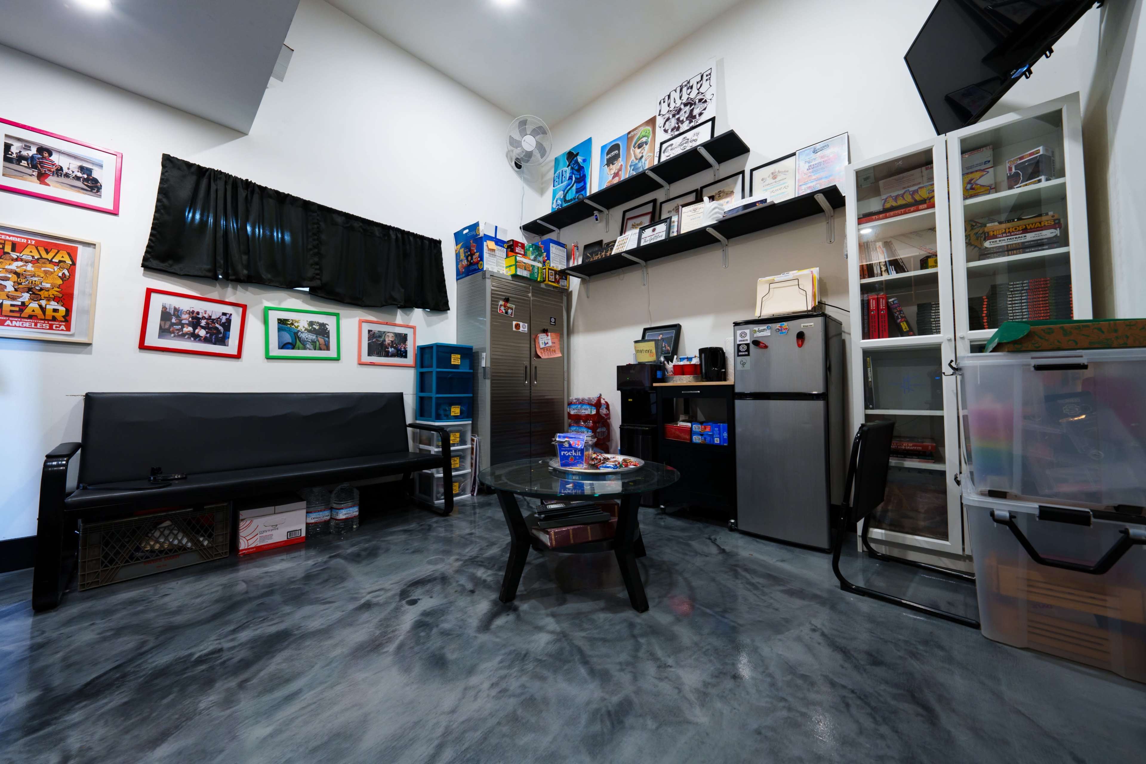 A beautiful multipurpose space full of art and potential in the heart of Canoga Park. Image in Canoga Park, Canoga Park, CA