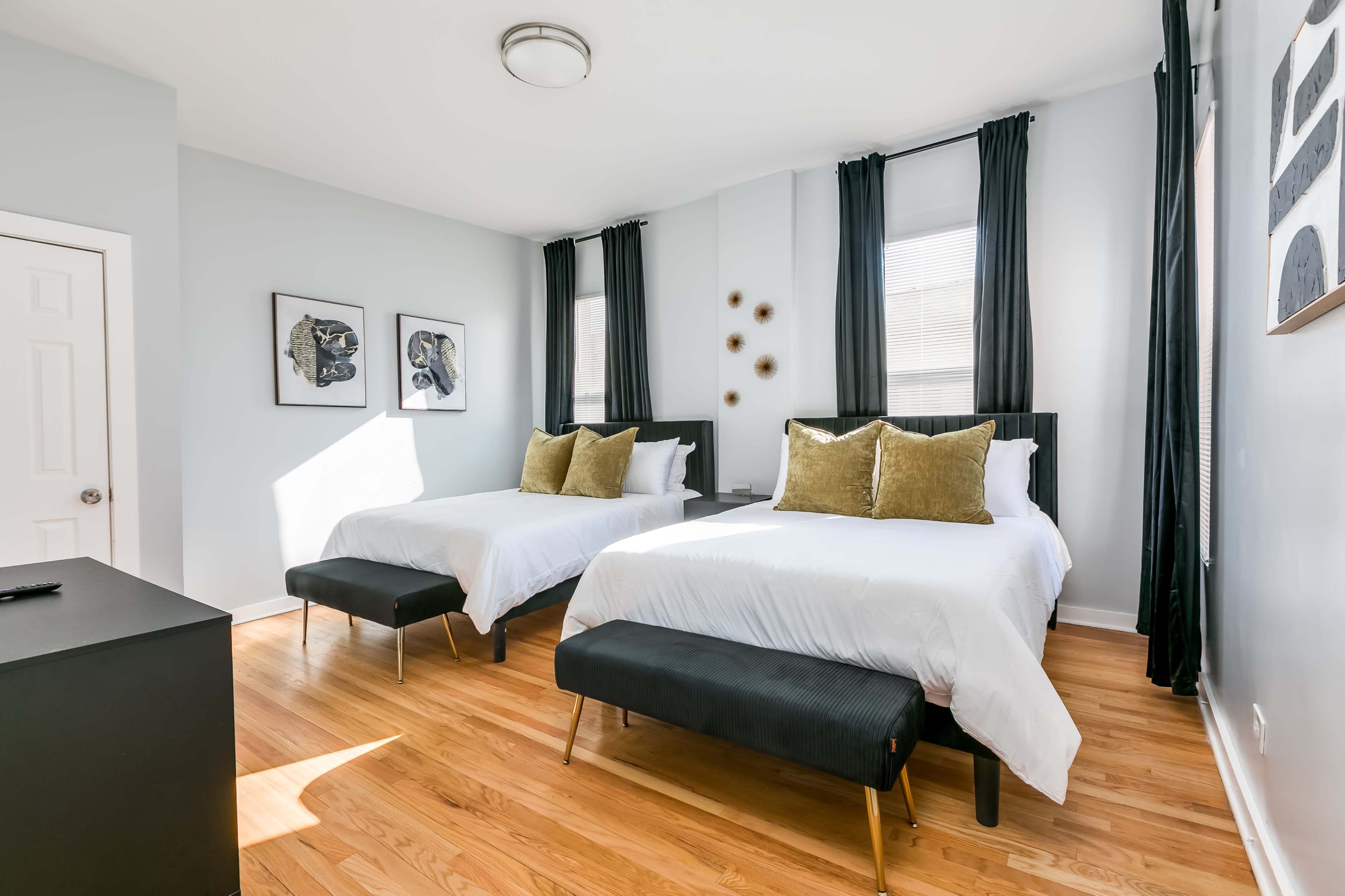 Luxury Chic Condo near Hot Attractions Image in South Shore, Chicago, IL