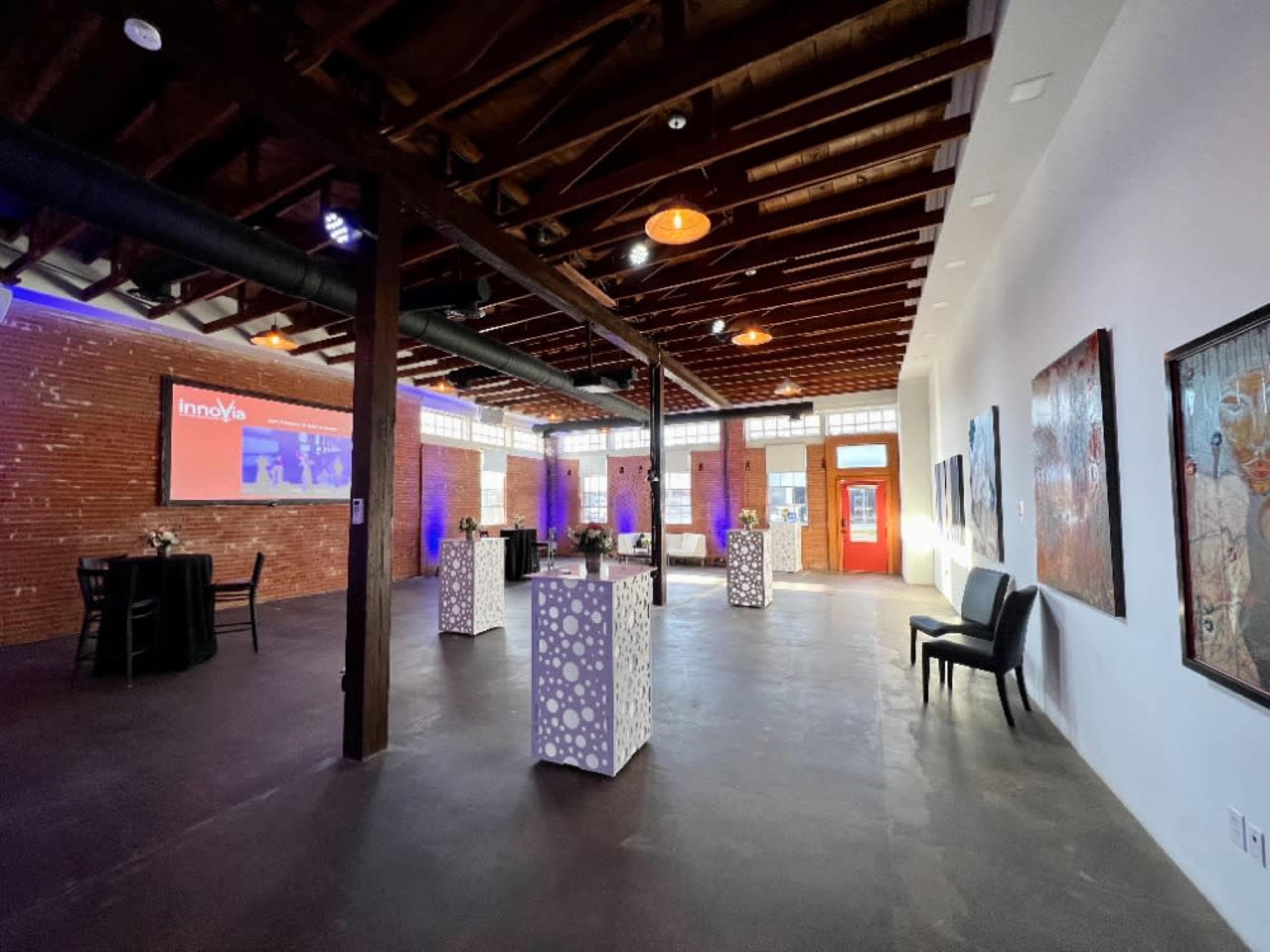 4k Projector & 6'x10' Screen