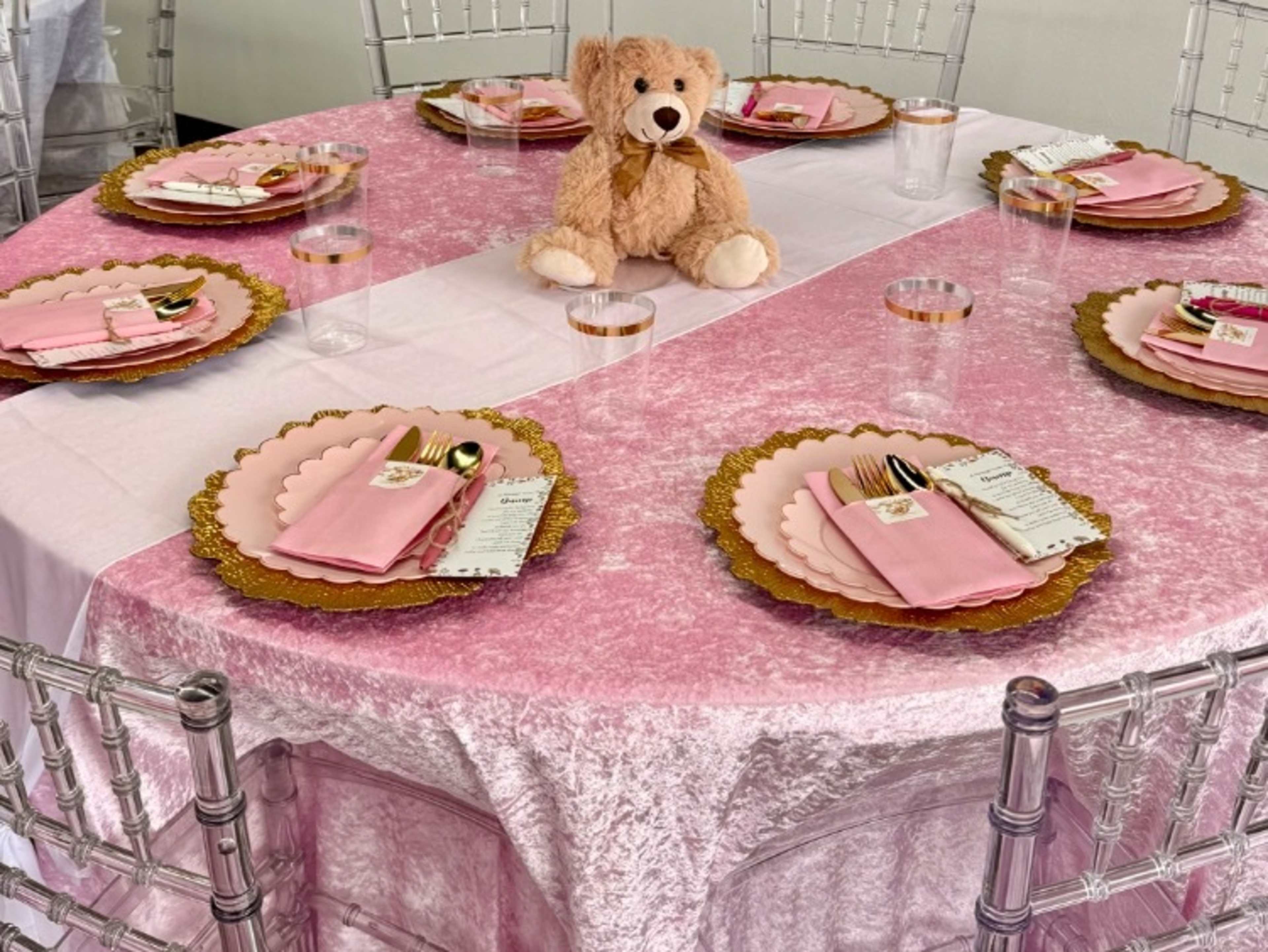 132" round Velvet tablecloths rental