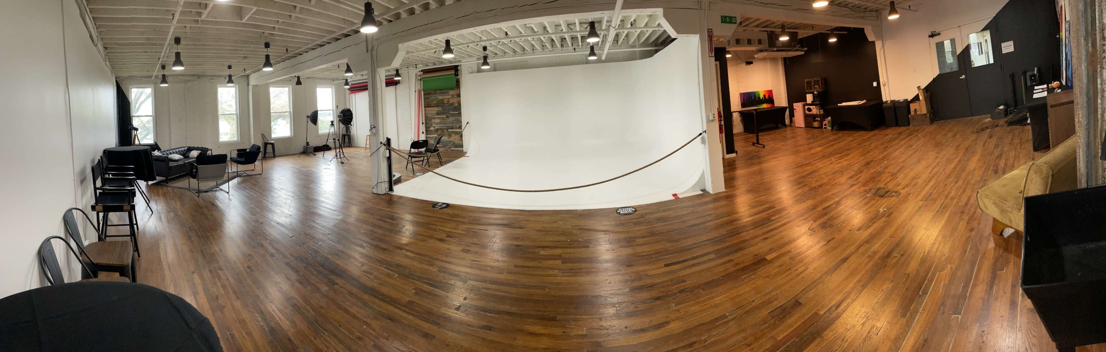Industrial Loft with CYC Wall Image in South Columbus, Columbus, OH