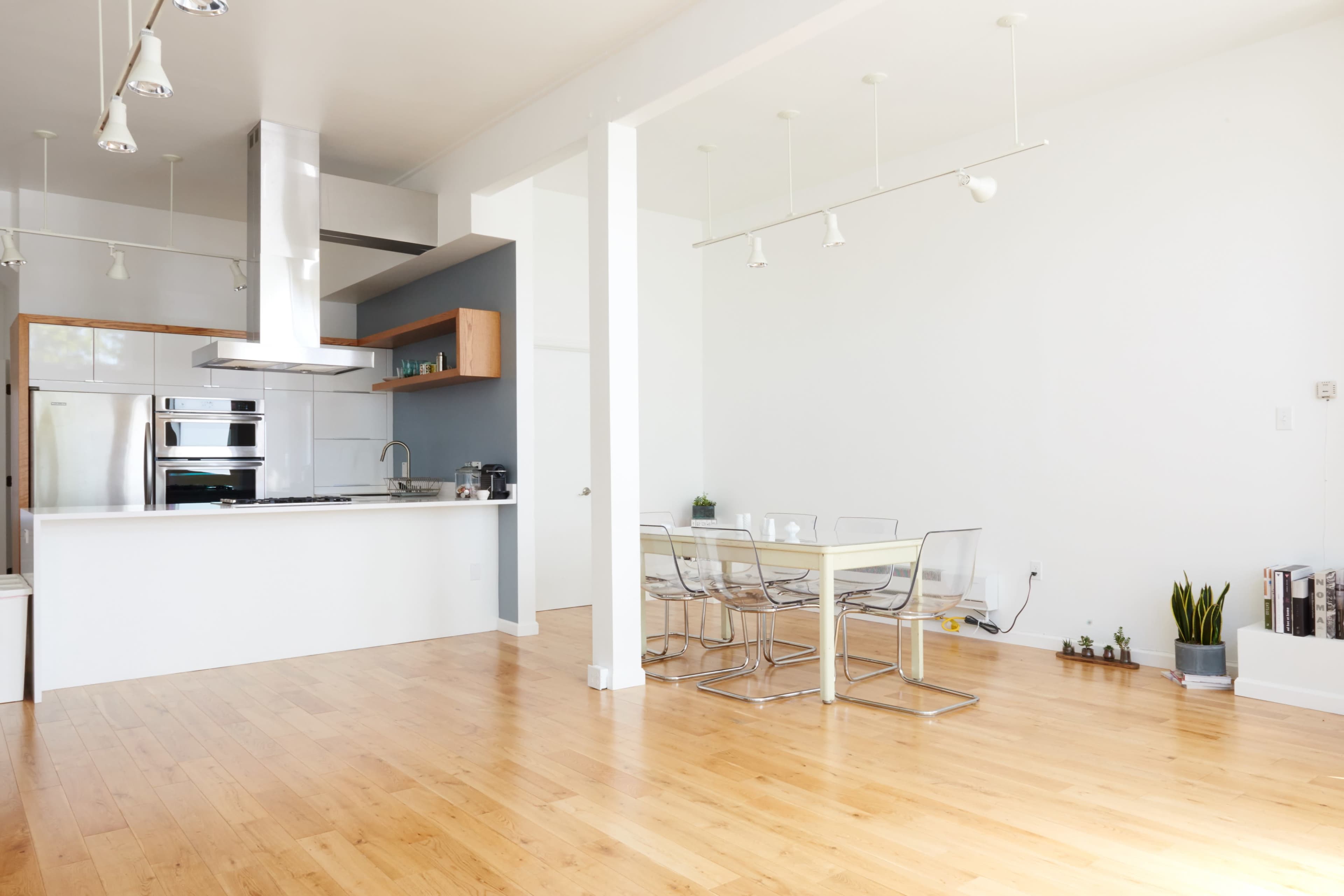 Photography studio with beautiful natural light near shopping and ocean Image in Northwest Berkeley, Berkeley, CA