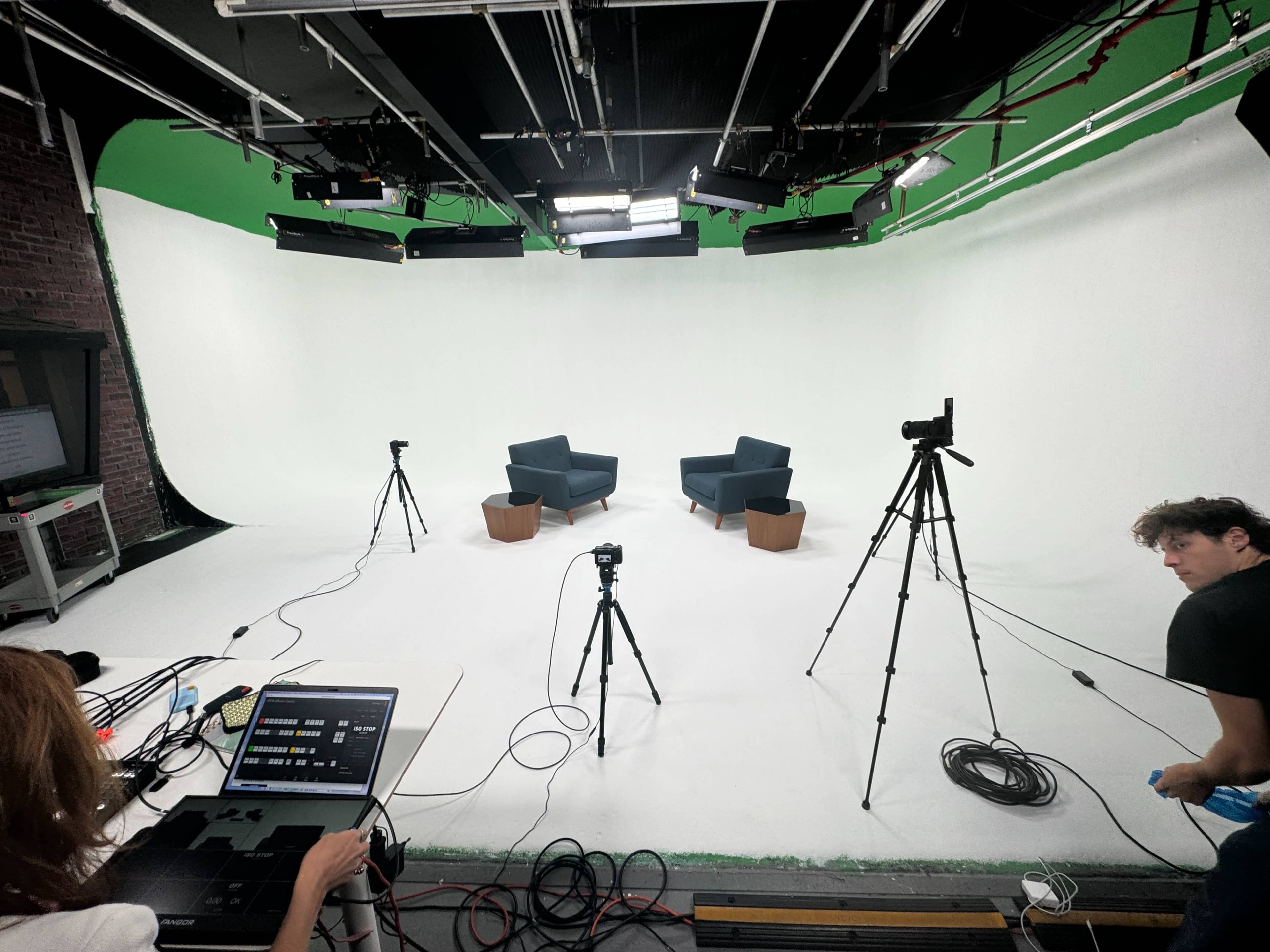 CREATOR & INFLUENCER MULTI-LOCATION STUDIO Image in Burbank, Burbank, CA