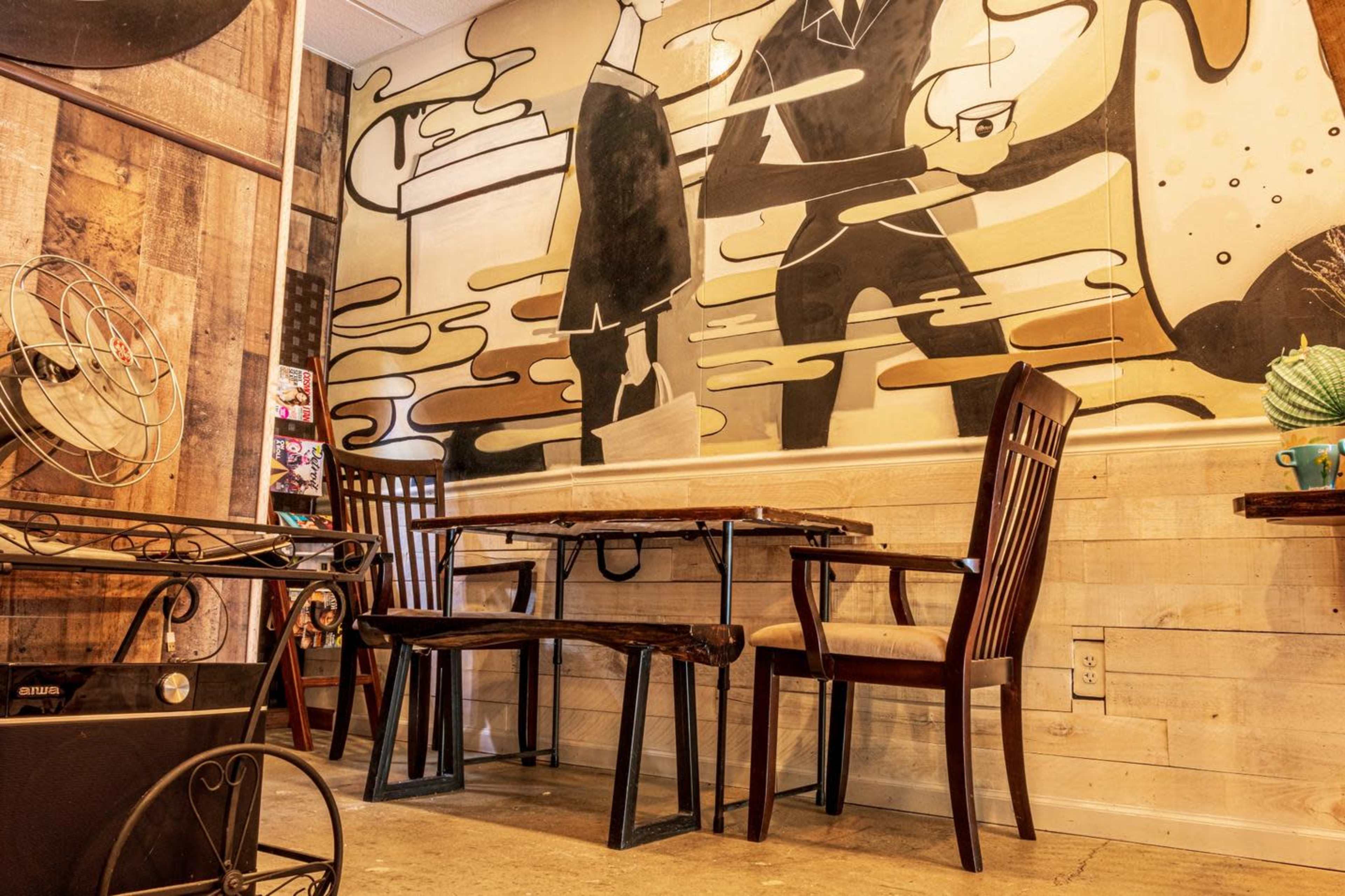 Warm & Quirky Urban Spot for Intimate Celebrations Image in Troy, Troy, MI