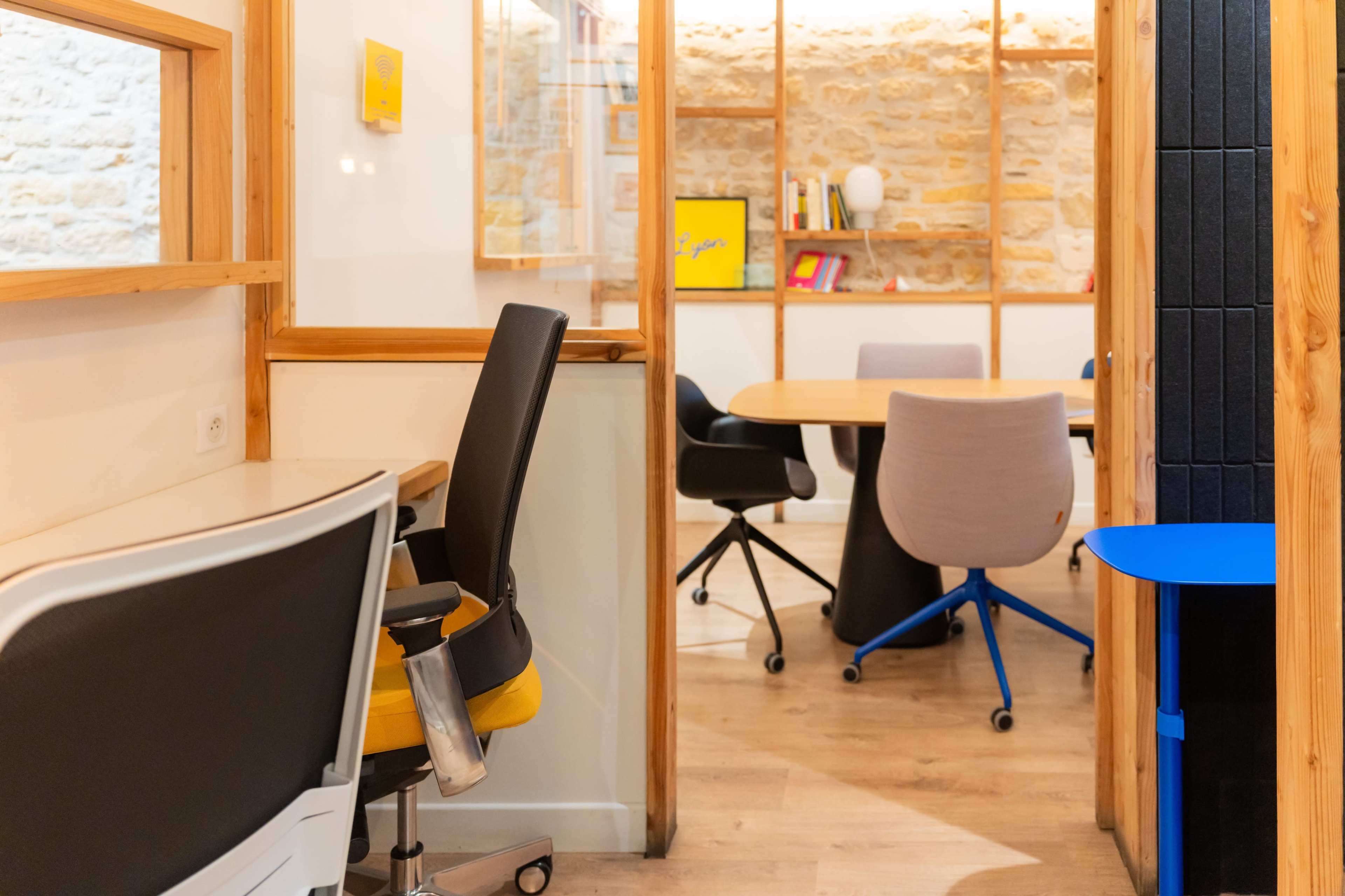 Salle de réunion de 12m2 en café coworking à Lyon Image dans Terreaux - Bat d'argent, Lyon, 