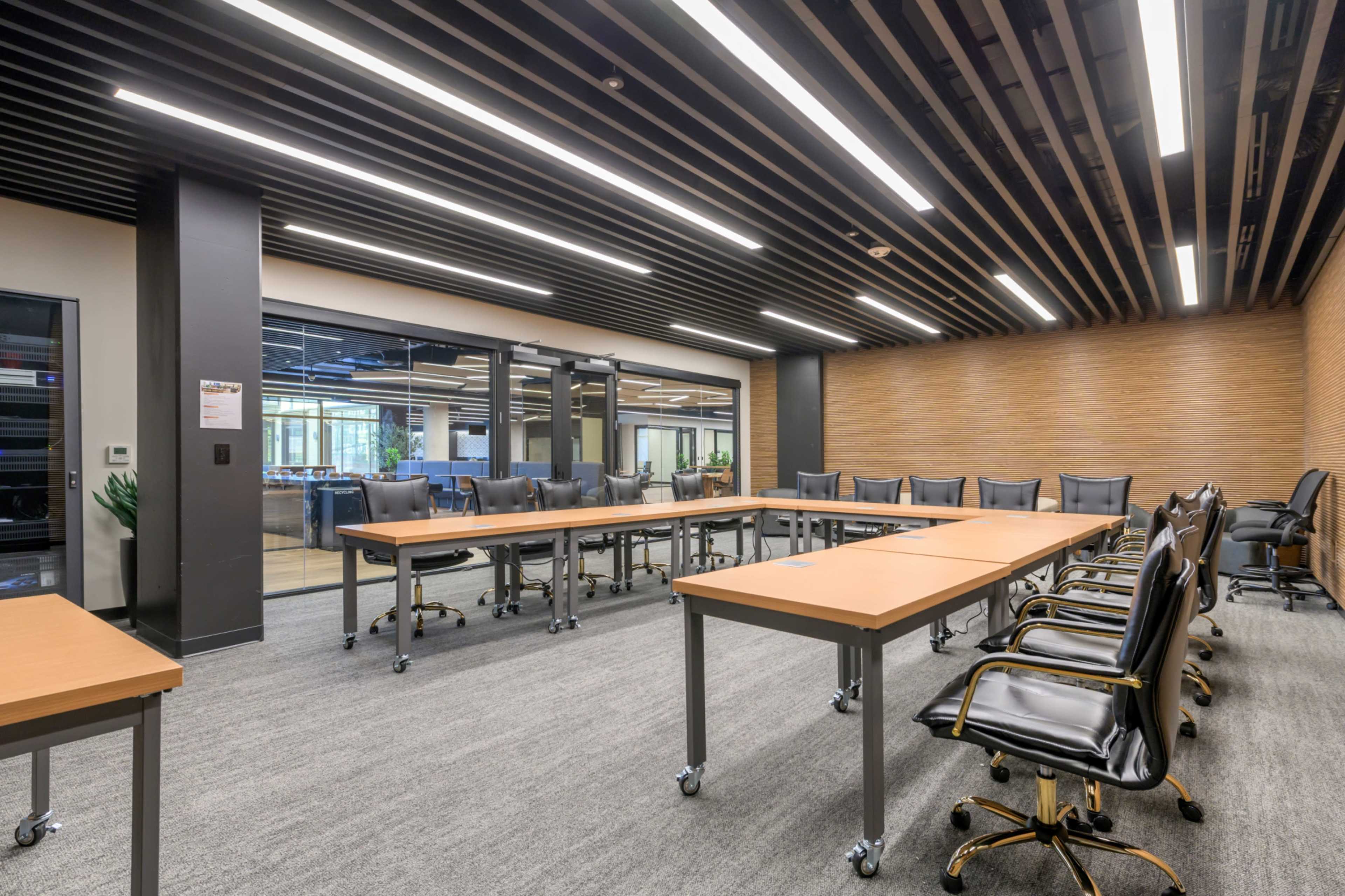 Paramount: Luxurious Uptown Conference Room Image in Downtown Oakland, Oakland, CA