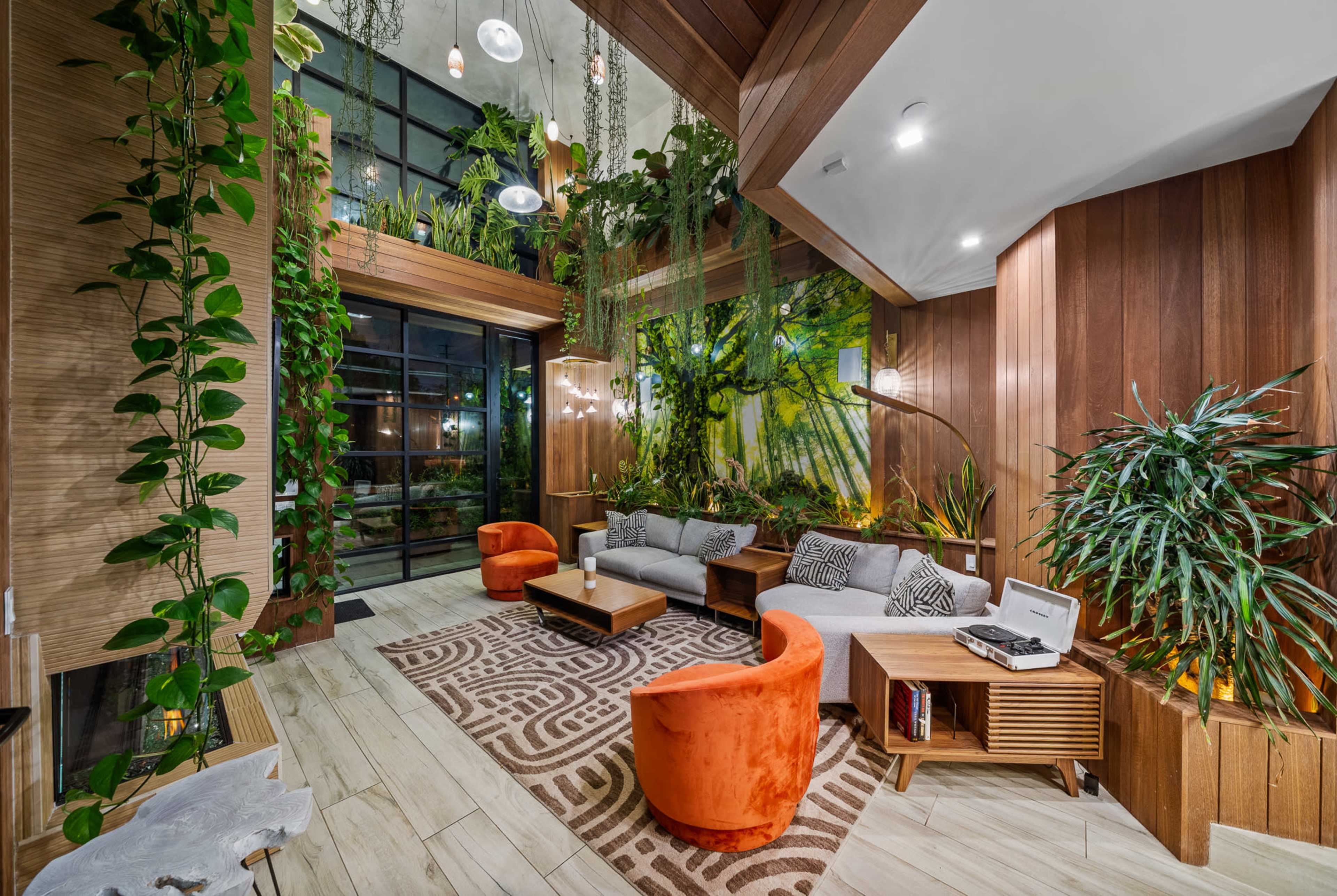 SUNLIT VENICE CINEMATIC ROOFTOP W/ POOL Image in Venice, Los Angeles, CA