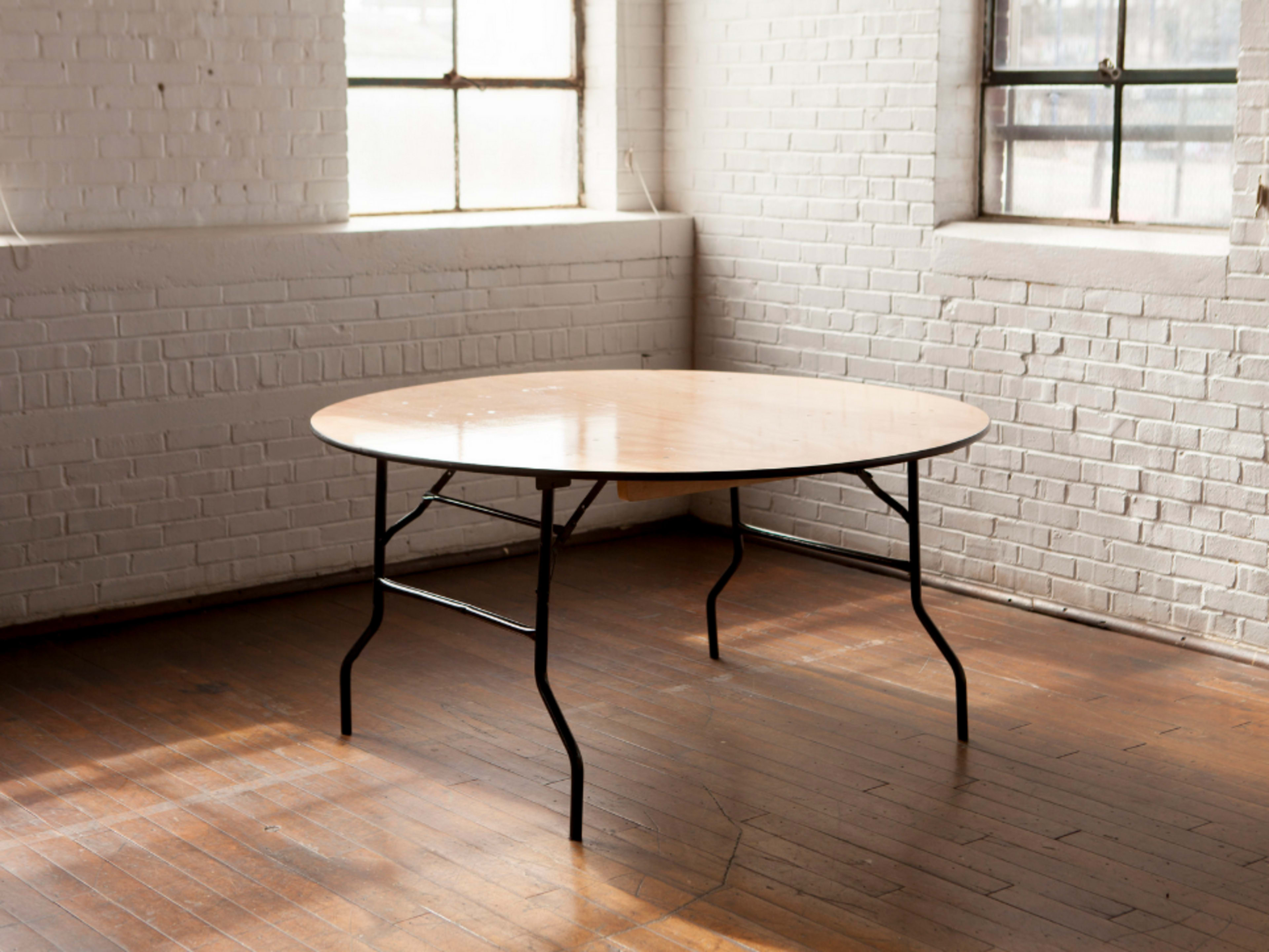 6ft Round Table 