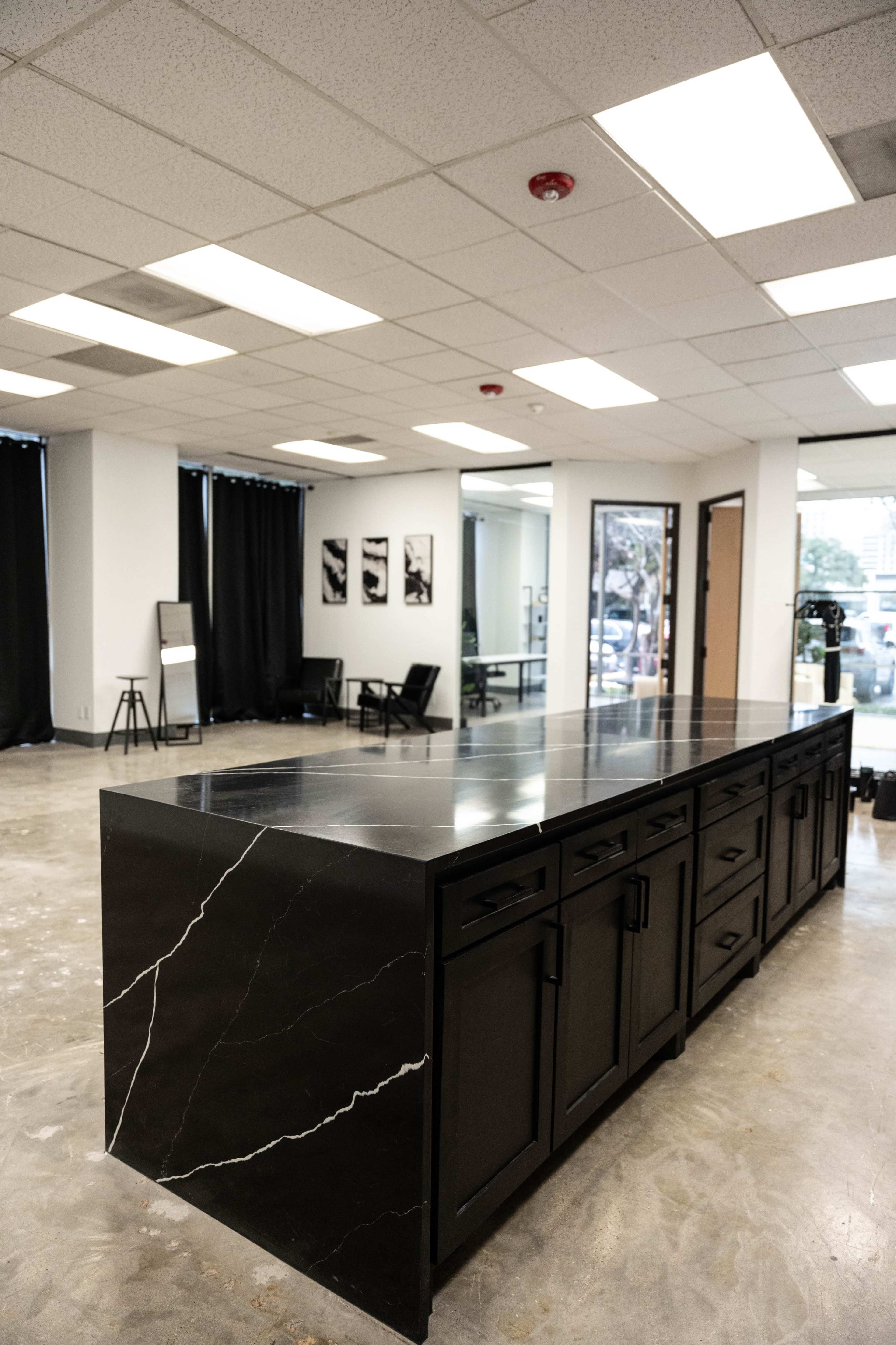 Modern Addison Space with Large Kitchen Island Image in Far North Dallas, Dallas, TX