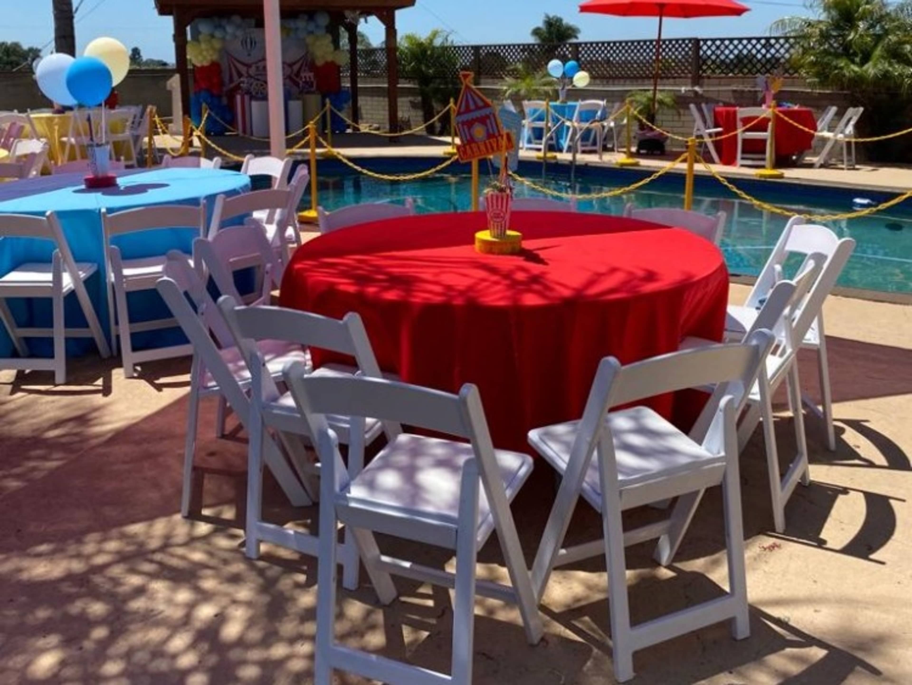 ROUND TABLES 
