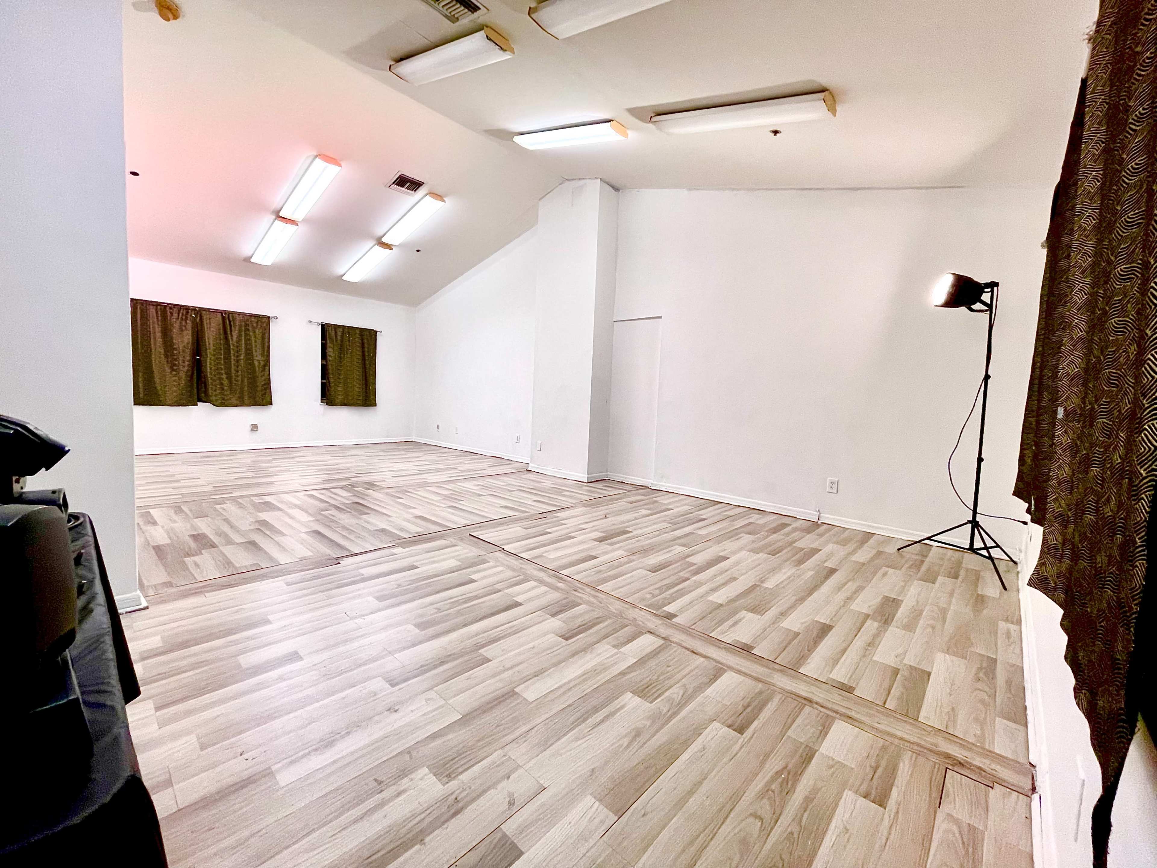 "A bright and flexible creative space" Image in Tamarac, Tamarac, FL