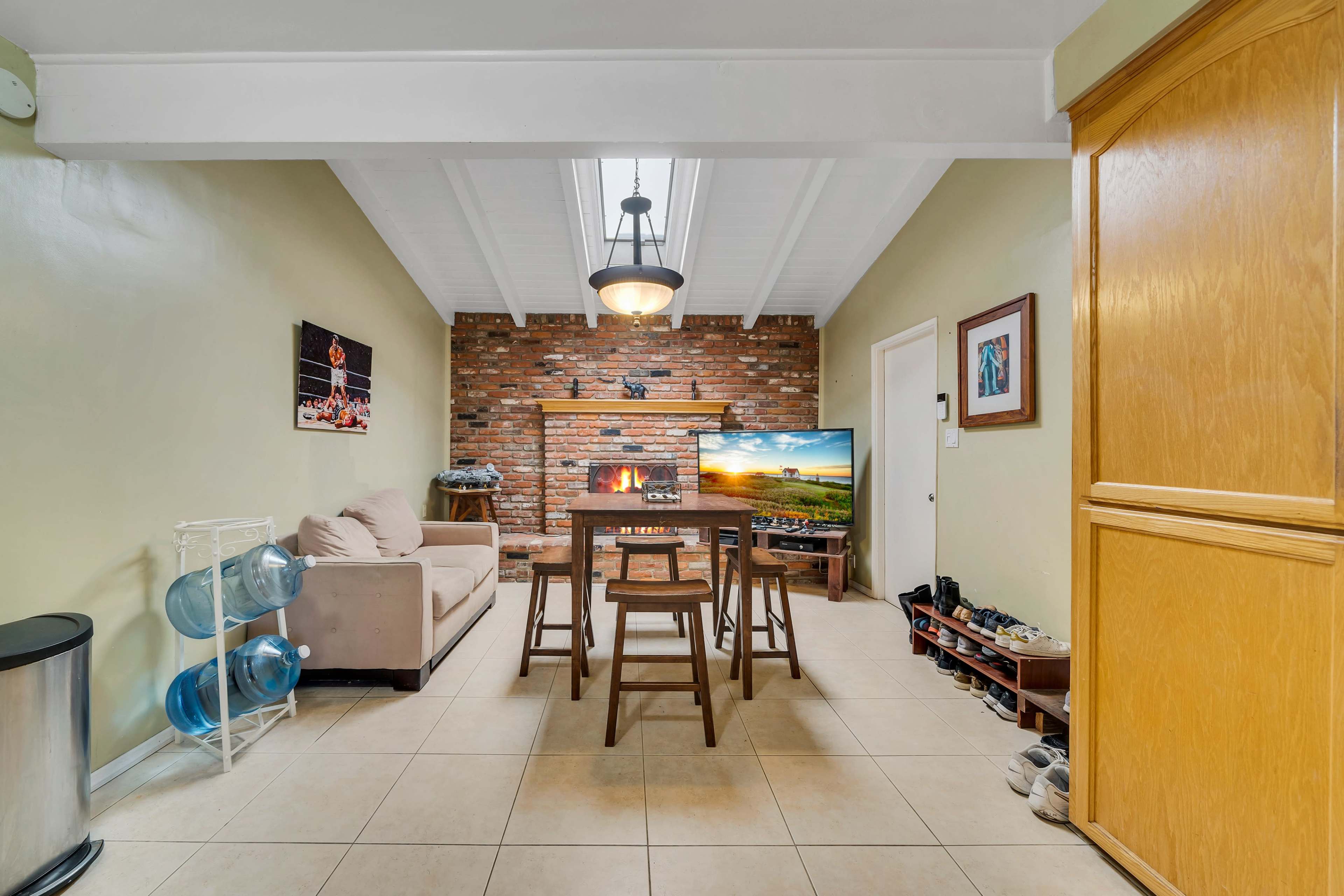 CLASSIC SUBURBAN AMERICANA: A PICTURE-PERFECT FILM HOME Image in West Hills, West Hills, CA